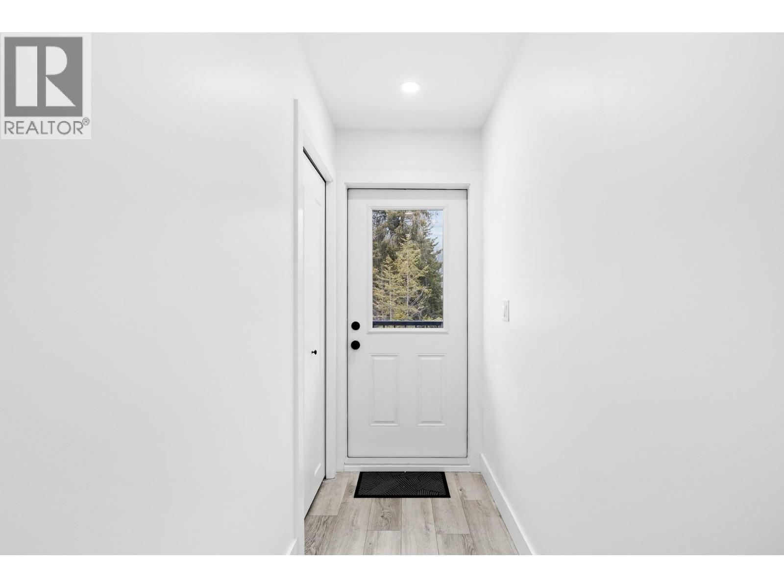 645 Grand Oro Road, Kaleden, British Columbia  V0H 1K0 - Photo 4 - 10373792