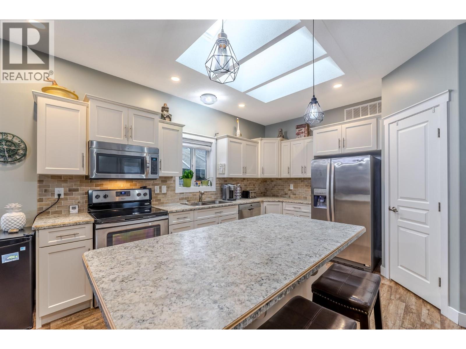 8300 Gallagher Lake Frontage Road Unit# 85, Oliver, British Columbia  V0H 1T2 - Photo 2 - 10373698