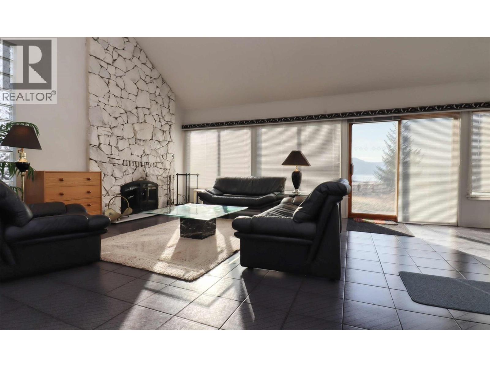 6884 Squilax-Anglemont Road, Magna Bay, British Columbia  V0E 1M7 - Photo 13 - 10373549