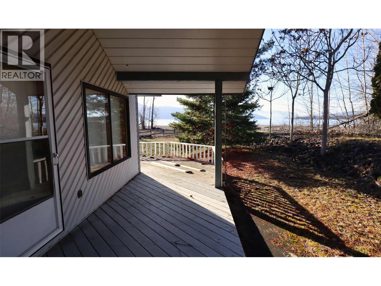 6884 Squilax-Anglemont Road, Magna Bay, British Columbia  V0E 1M7 - Photo 29 - 10373549