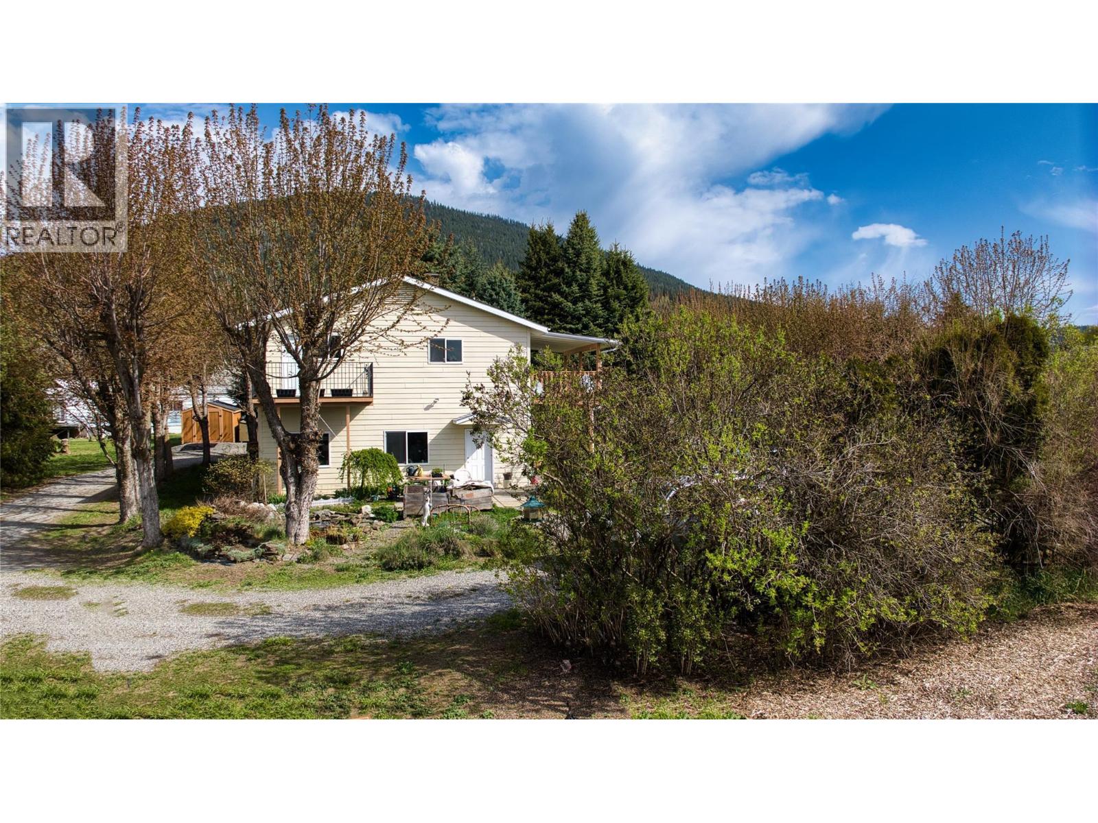 2813 3 Highway, Creston, British Columbia  V0B 1G1 - Photo 2 - 10372687