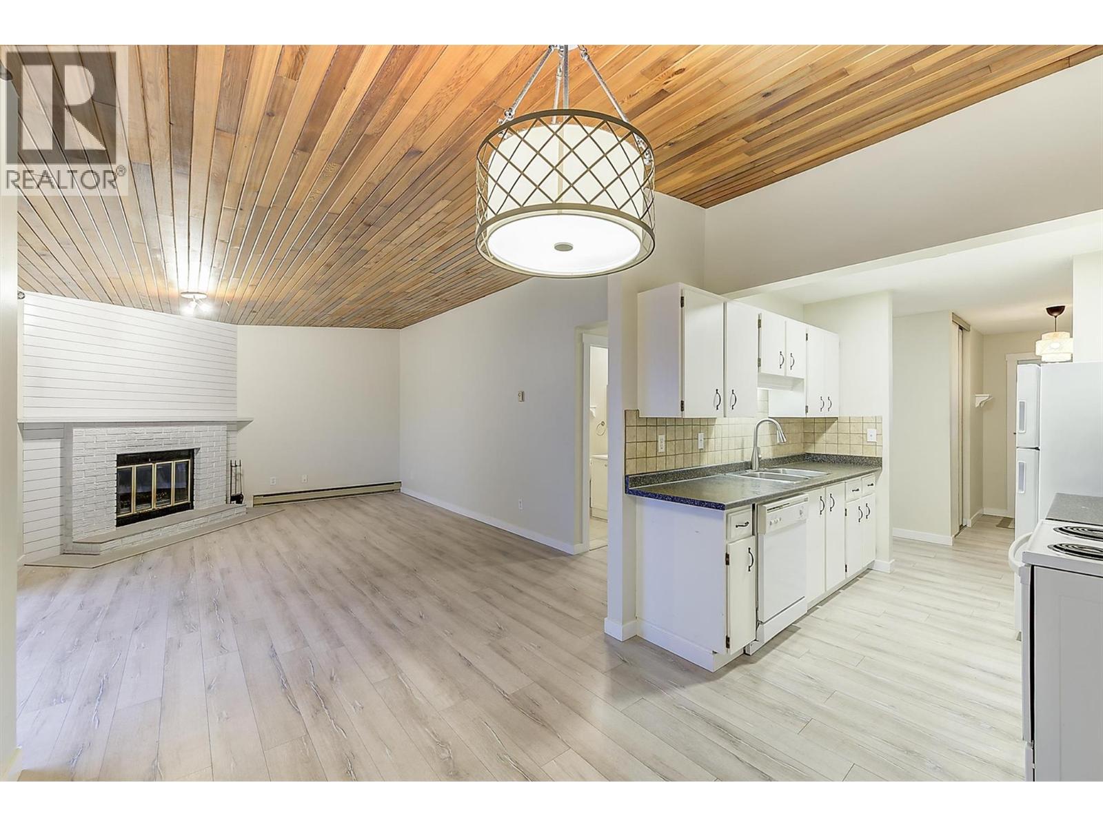 240 Mcintosh Road Unit# 209, Kelowna, British Columbia  V1X 2C4 - Photo 2 - 10373644
