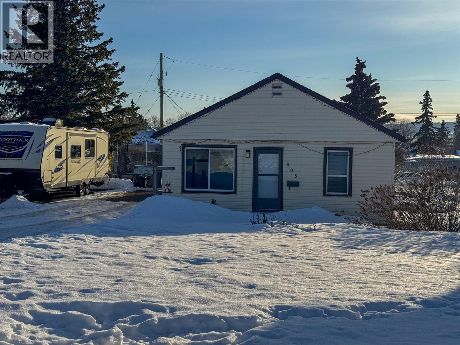 905 91 Avenue, dawson creek, British Columbia