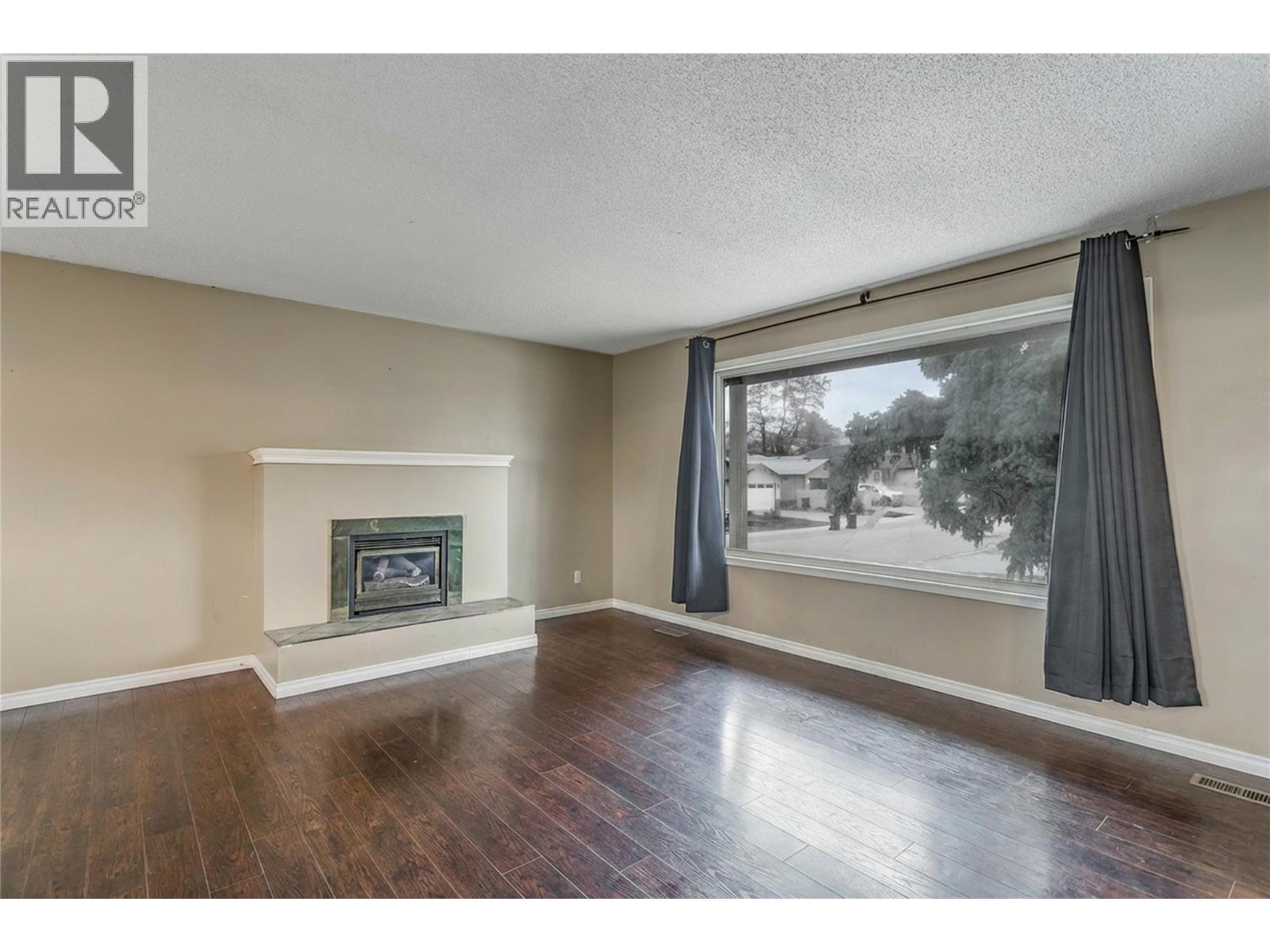 758 Josselyn Court, Kelowna, British Columbia  V1X 6A4 - Photo 5 - 10369633