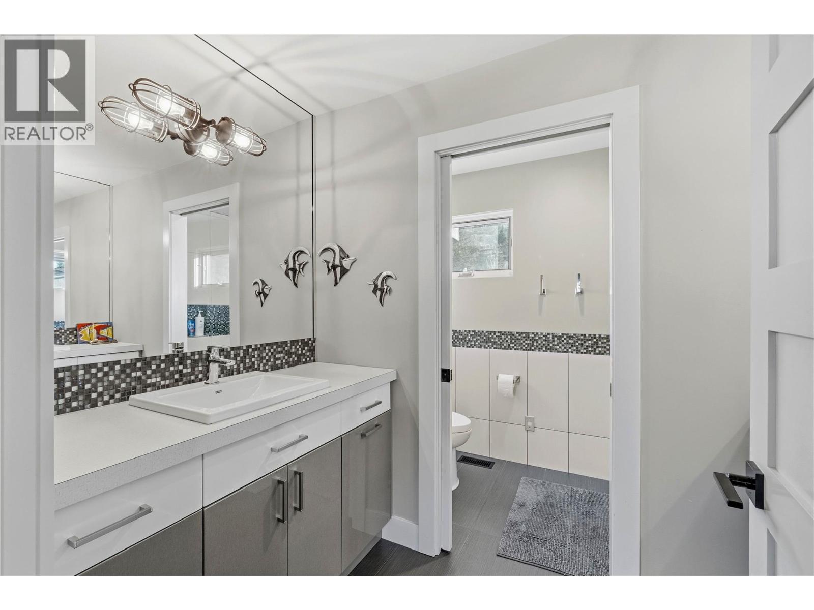 1555 Kicking Horse Way, Kamloops, British Columbia  V2E 2T6 - Photo 36 - 10373830