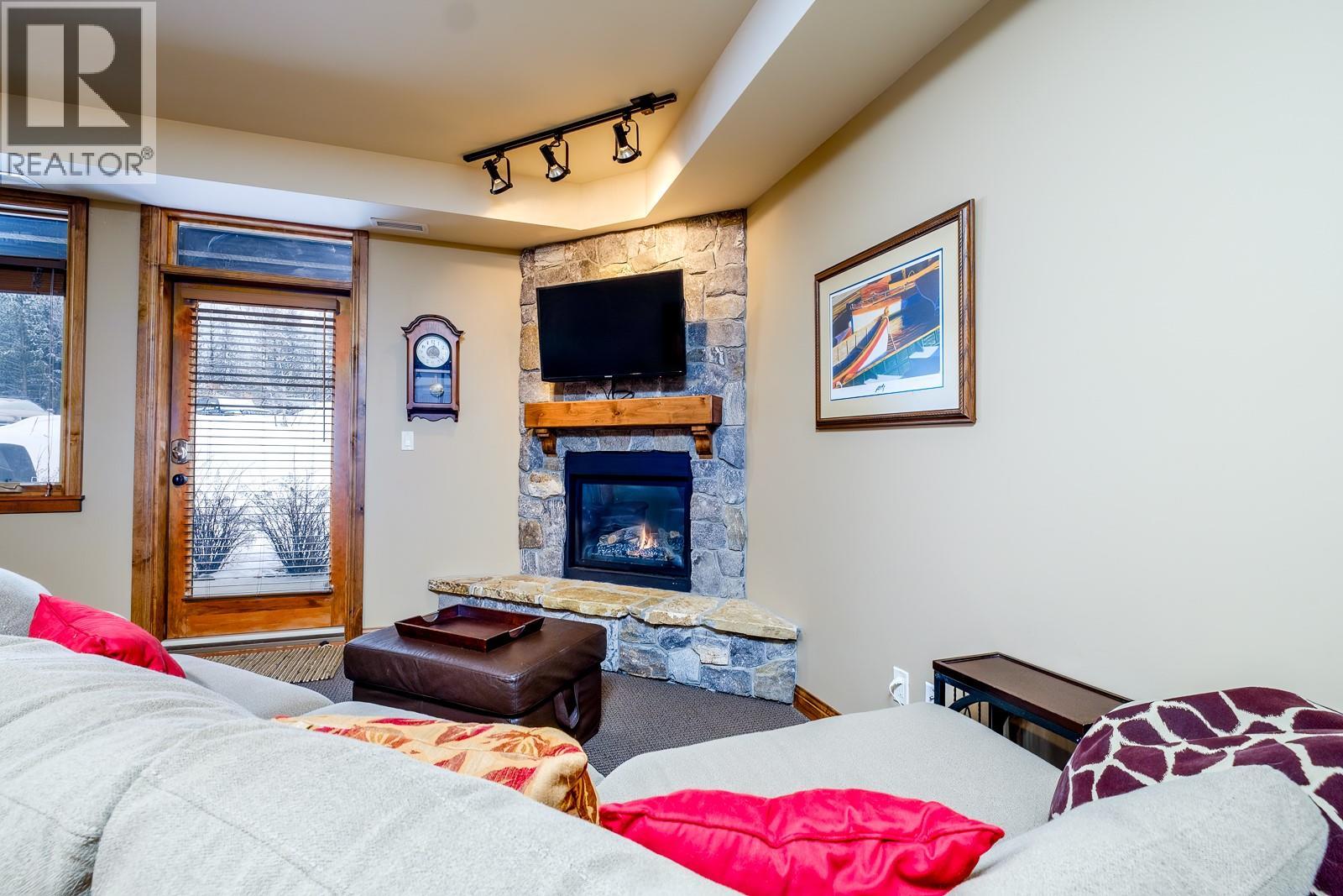 1000 Telemark Road Unit# 102, Rossland, British Columbia  V0G 1Y0 - Photo 10 - 10373039