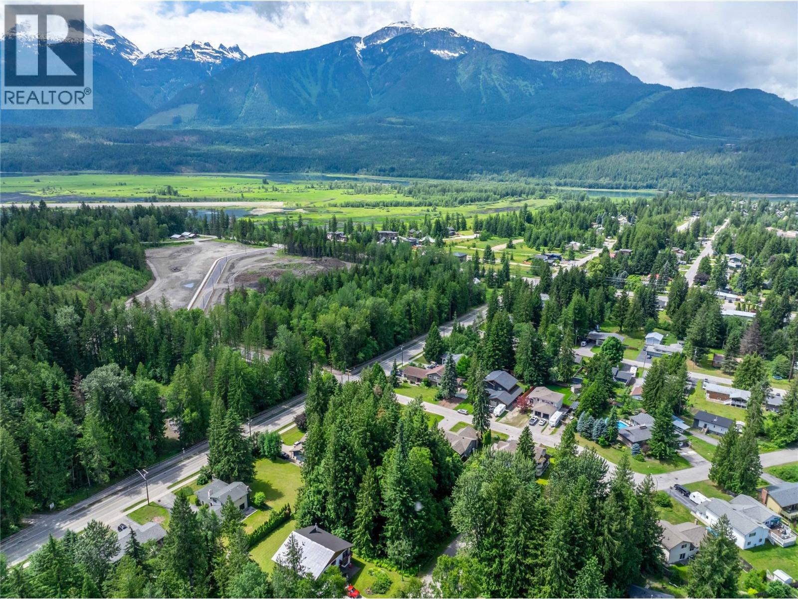1571 Pratico Road, Revelstoke, British Columbia  V0E 2S1 - Photo 8 - 10373763