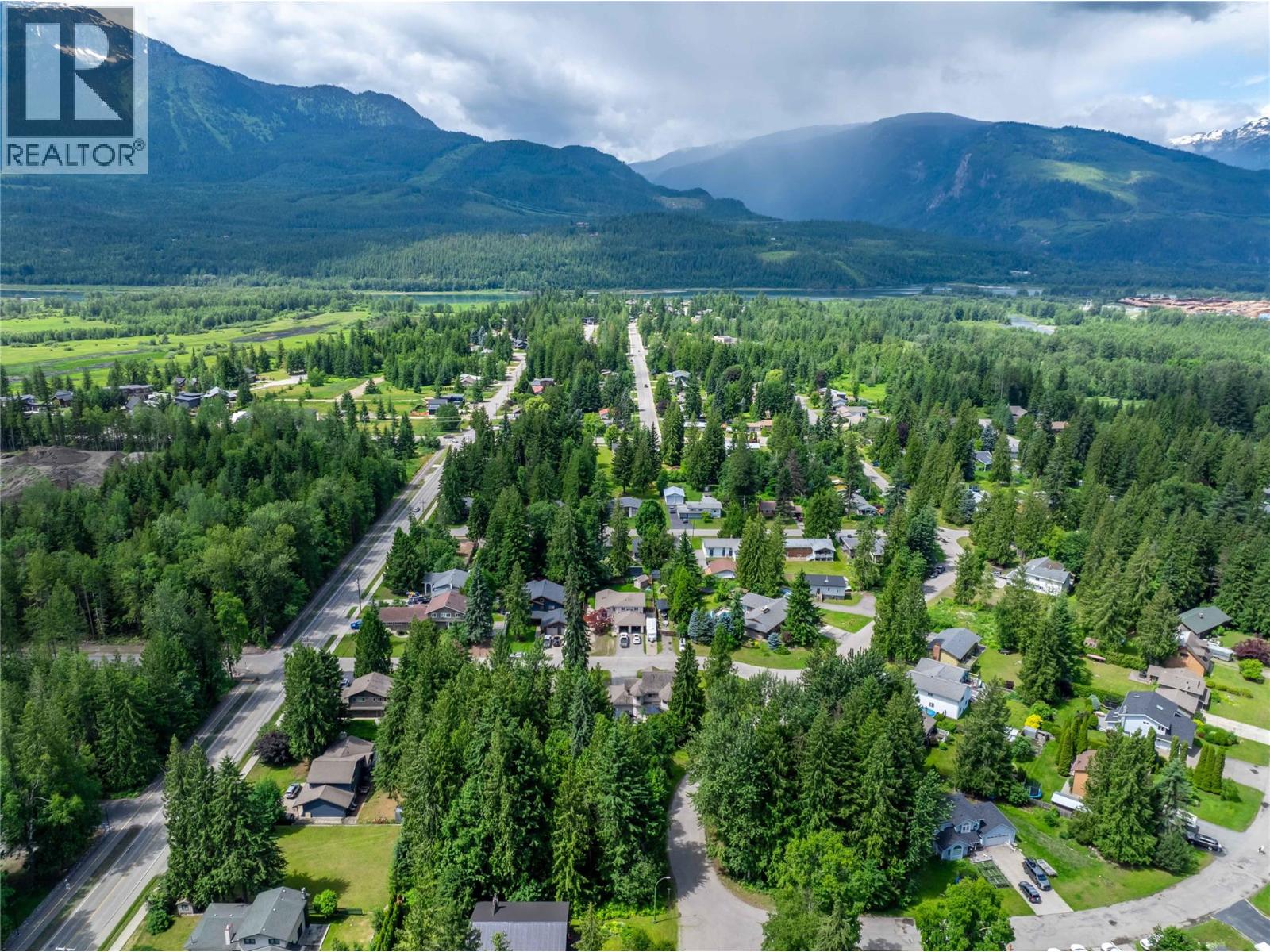 1571 Pratico Road, Revelstoke, British Columbia  V0E 2S1 - Photo 9 - 10373763