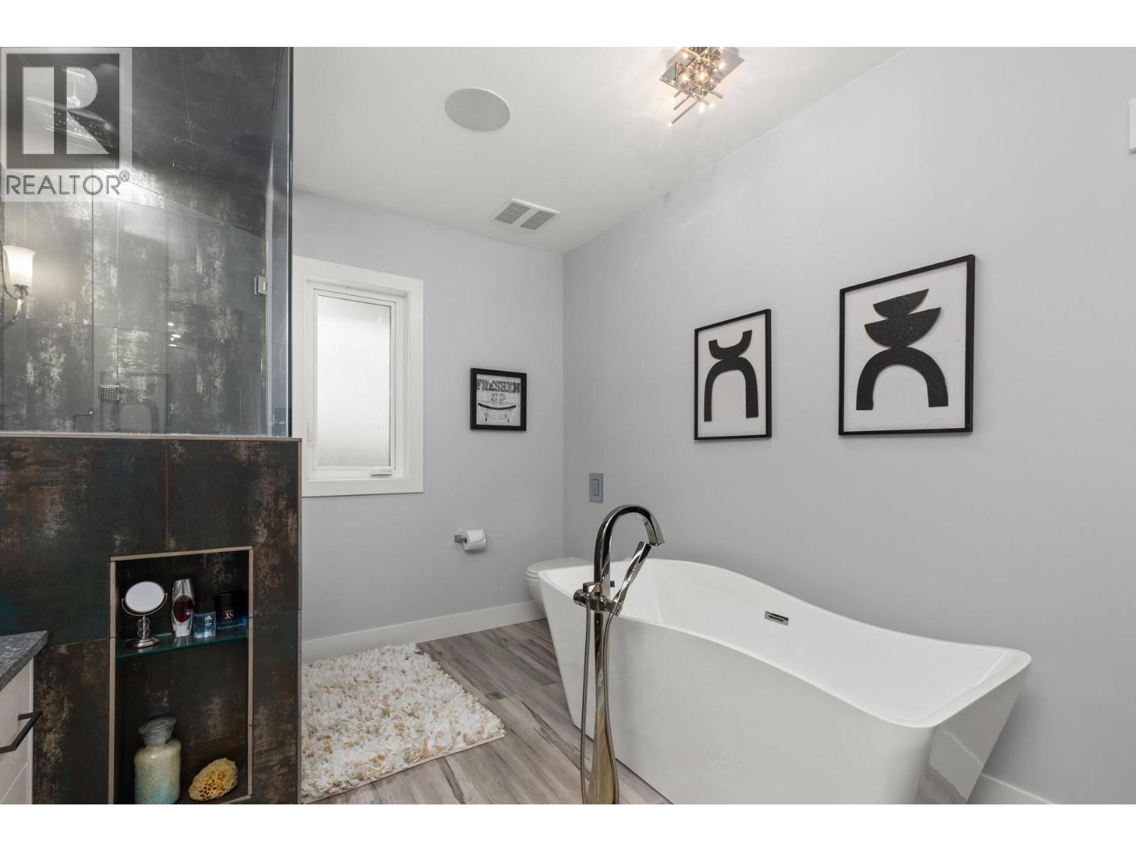 1088 Clarance Avenue, Kelowna, British Columbia  V1W 5M6 - Photo 38 - 10373843