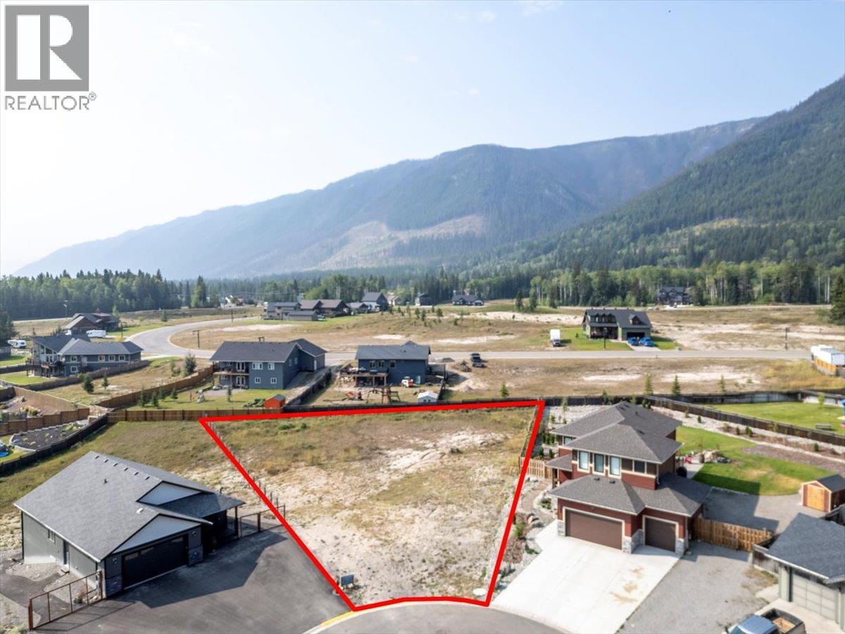 2405 Osprey Court, Sparwood, British Columbia  V0B 2G2 - Photo 1 - 10373869