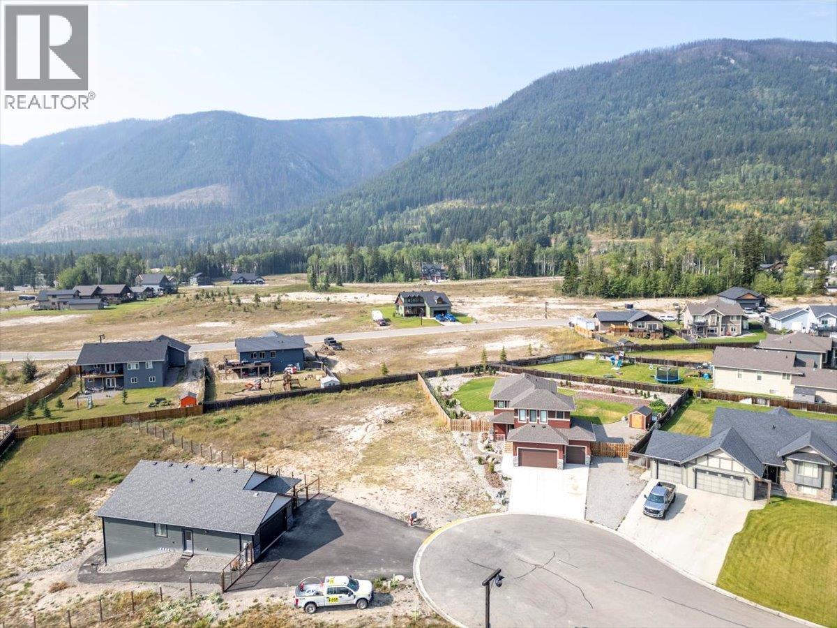 2405 Osprey Court, Sparwood, British Columbia  V0B 2G2 - Photo 2 - 10373869