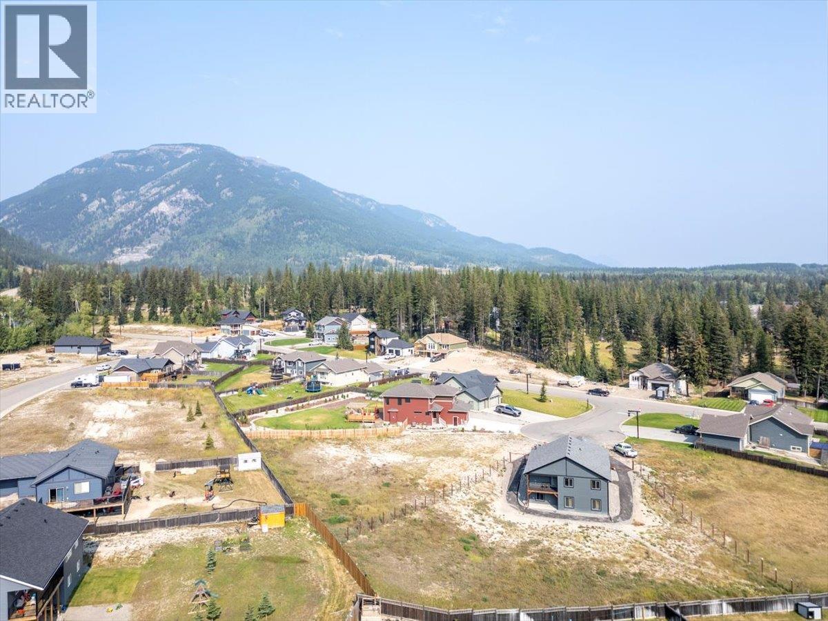 2405 Osprey Court, Sparwood, British Columbia  V0B 2G2 - Photo 4 - 10373869