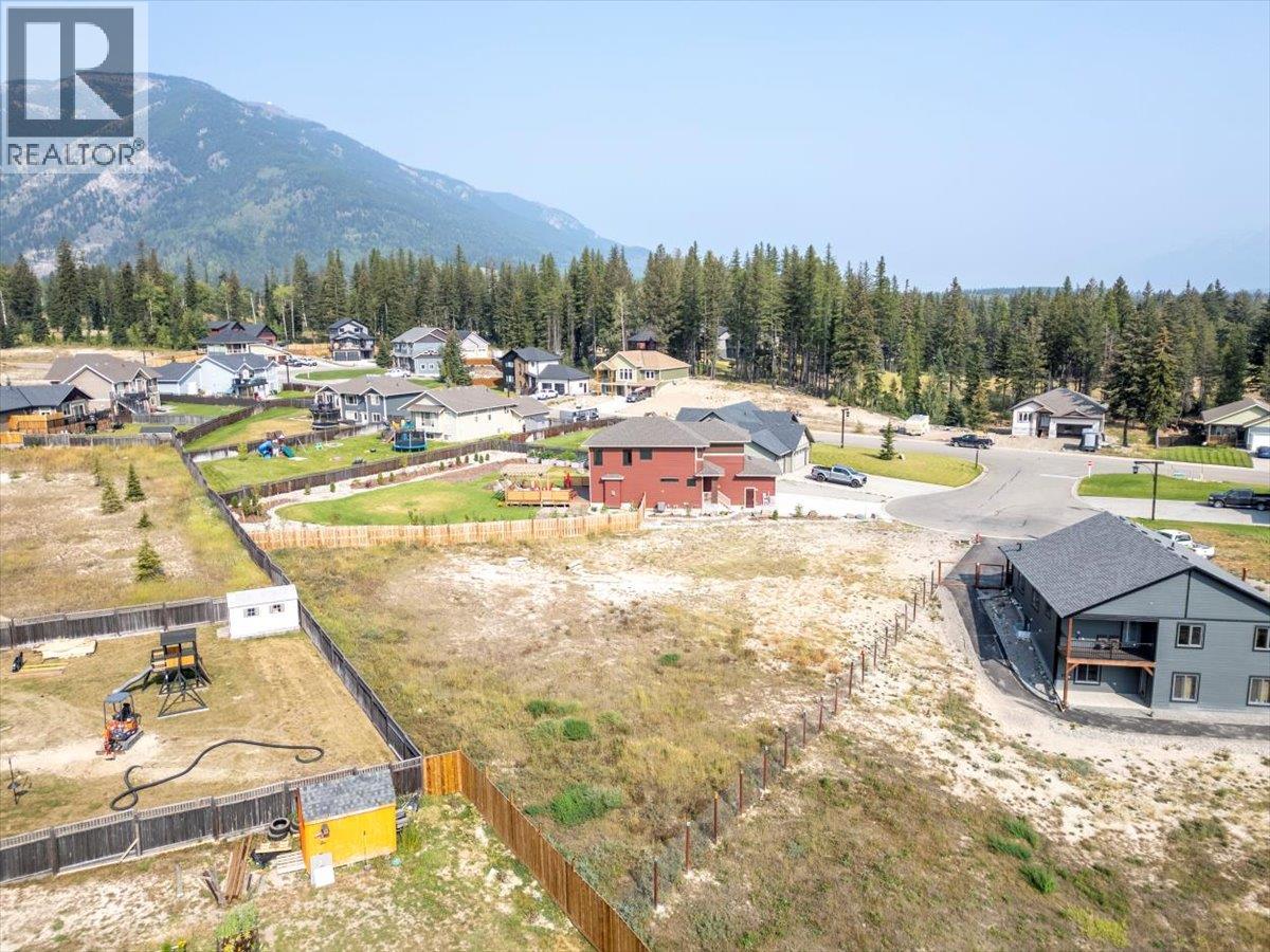 2405 Osprey Court, Sparwood, British Columbia  V0B 2G2 - Photo 6 - 10373869