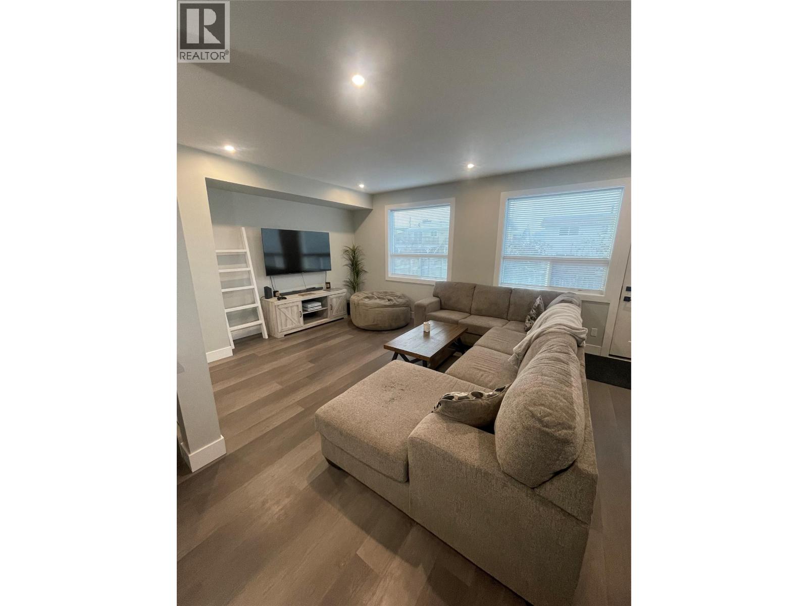 1611 Phillips Street, Merritt, British Columbia  V1K 0B8 - Photo 4 - 10373849