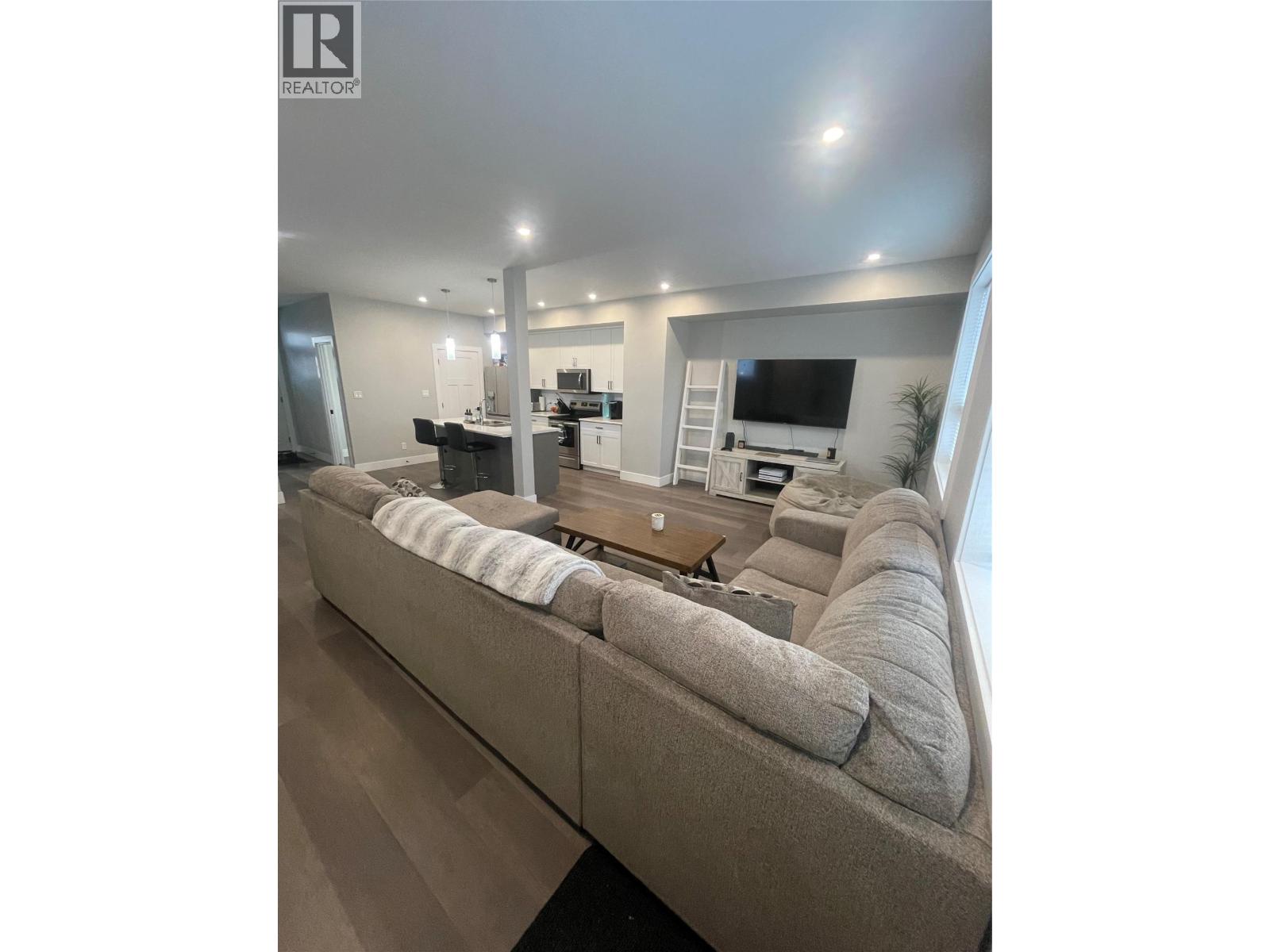1611 Phillips Street, Merritt, British Columbia  V1K 0B8 - Photo 5 - 10373849