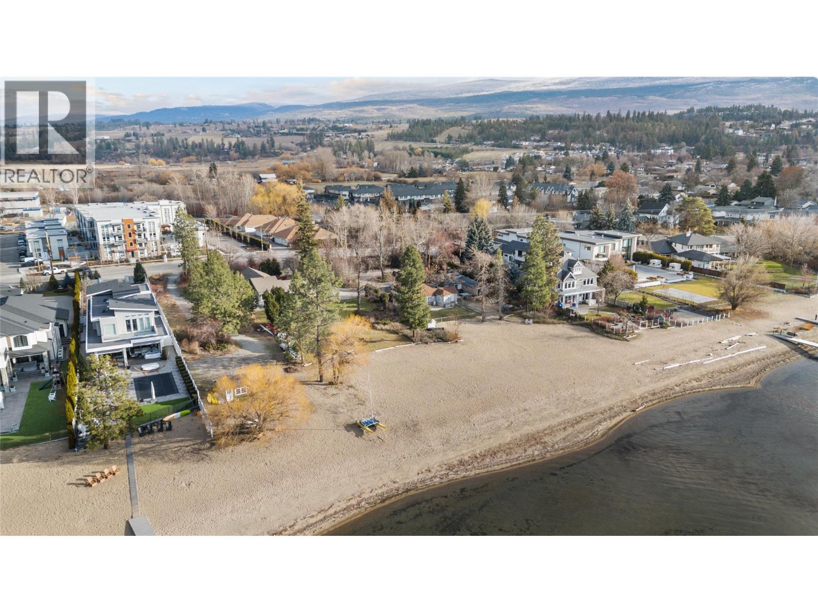 4158 Lakeshore Road, kelowna, British Columbia