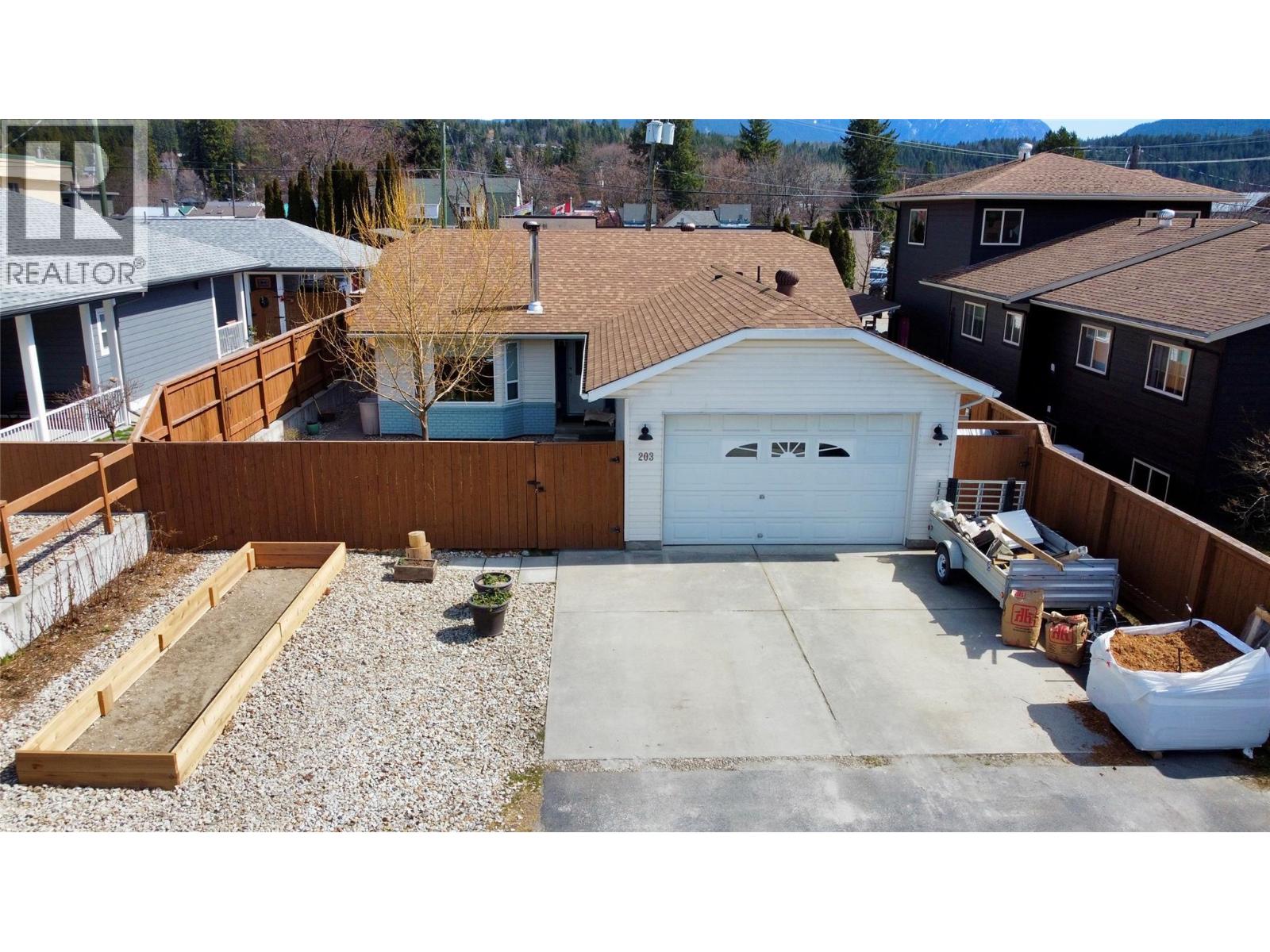 203 7th Avenue, nakusp, British Columbia