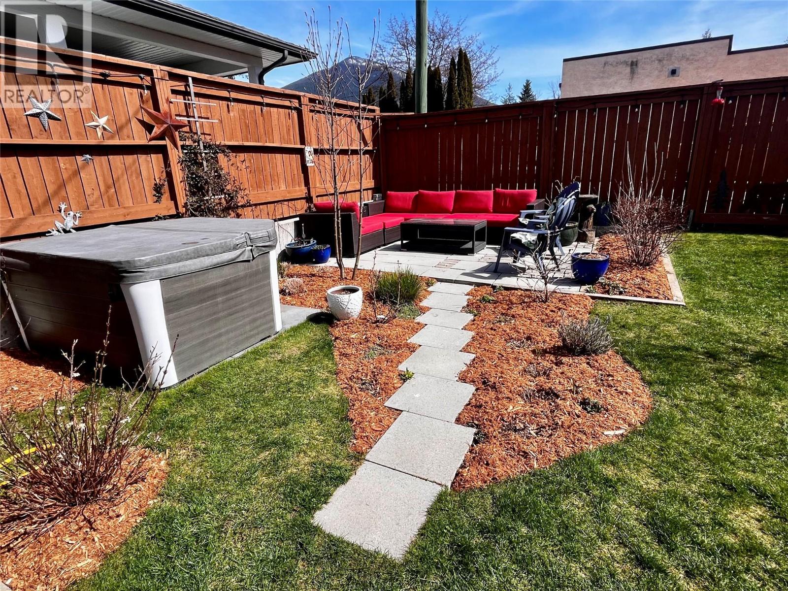 203 7th Avenue, Nakusp, British Columbia  V0G 1R0 - Photo 5 - 10373908