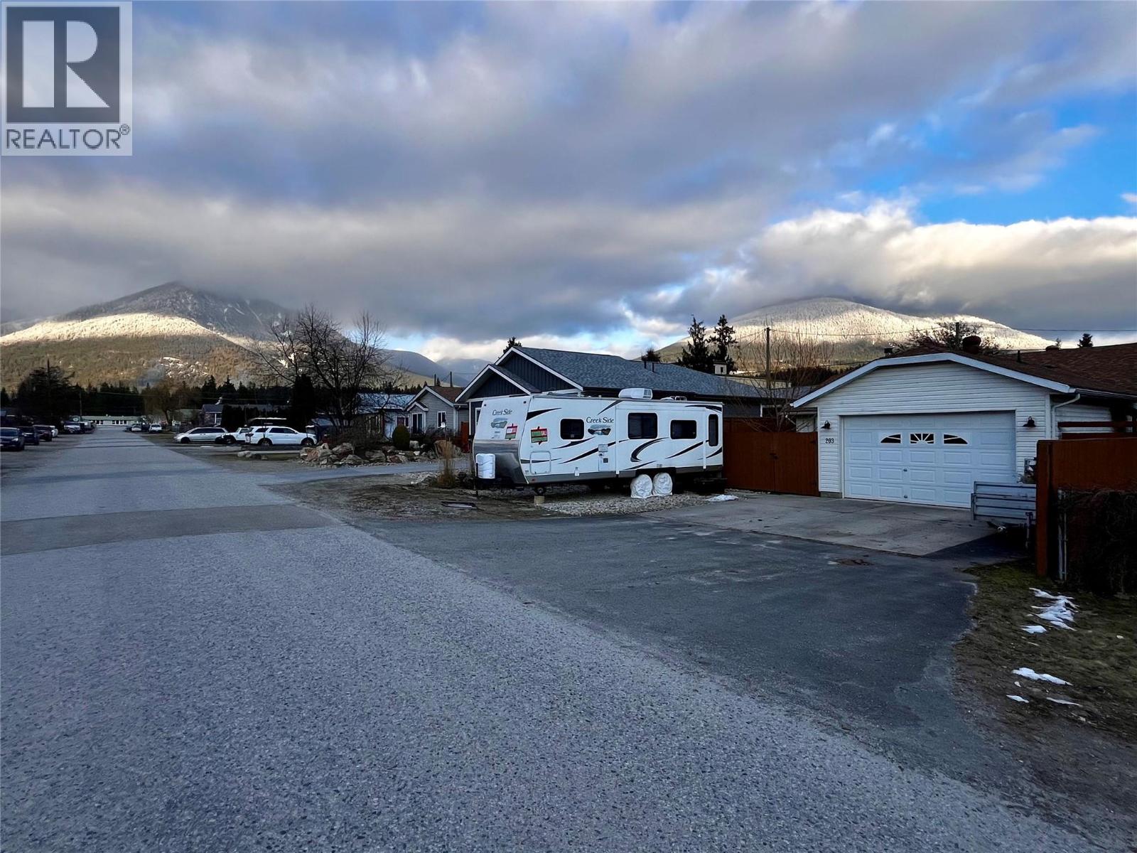 203 7th Avenue, Nakusp, British Columbia  V0G 1R0 - Photo 55 - 10373908