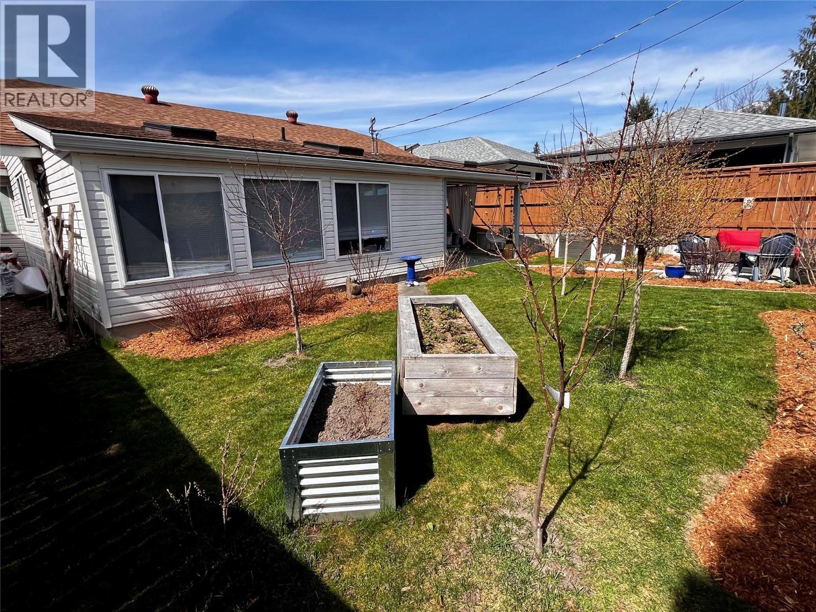 203 7th Avenue, Nakusp, British Columbia  V0G 1R0 - Photo 8 - 10373908