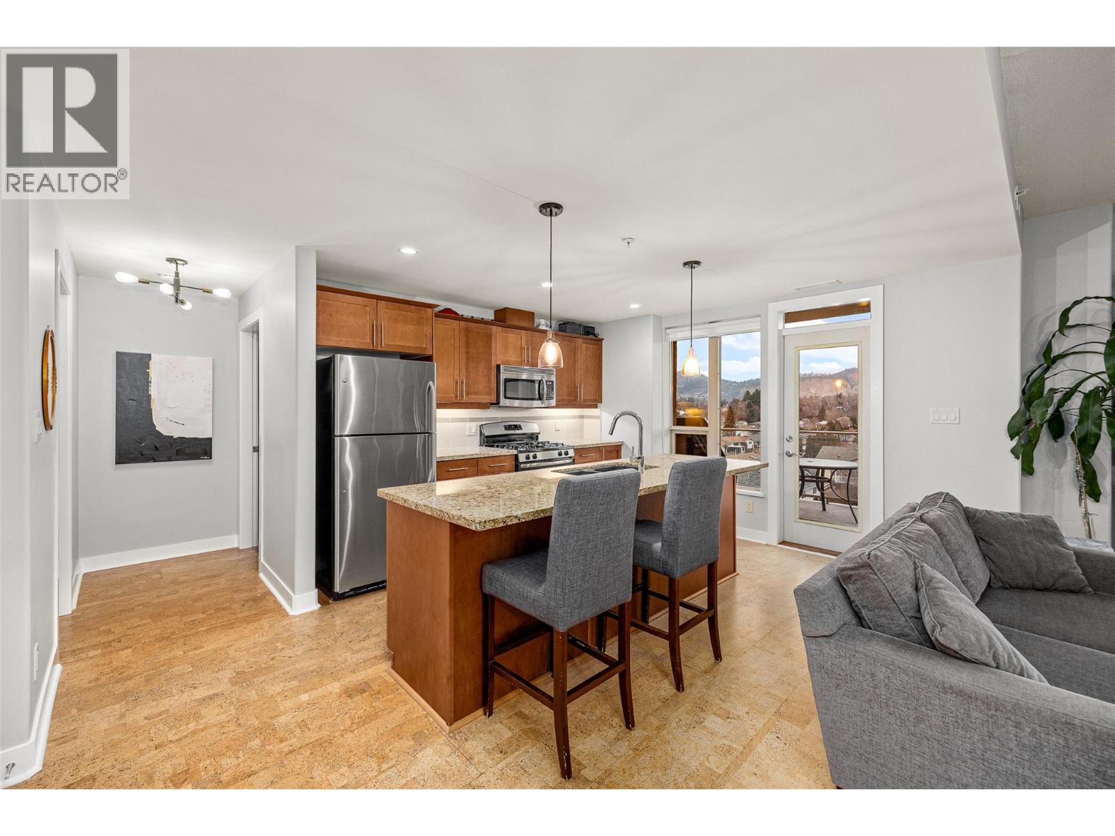1160 Bernard Avenue Unit# 504, Kelowna, British Columbia  V1Y 6R2 - Photo 2 - 10372877