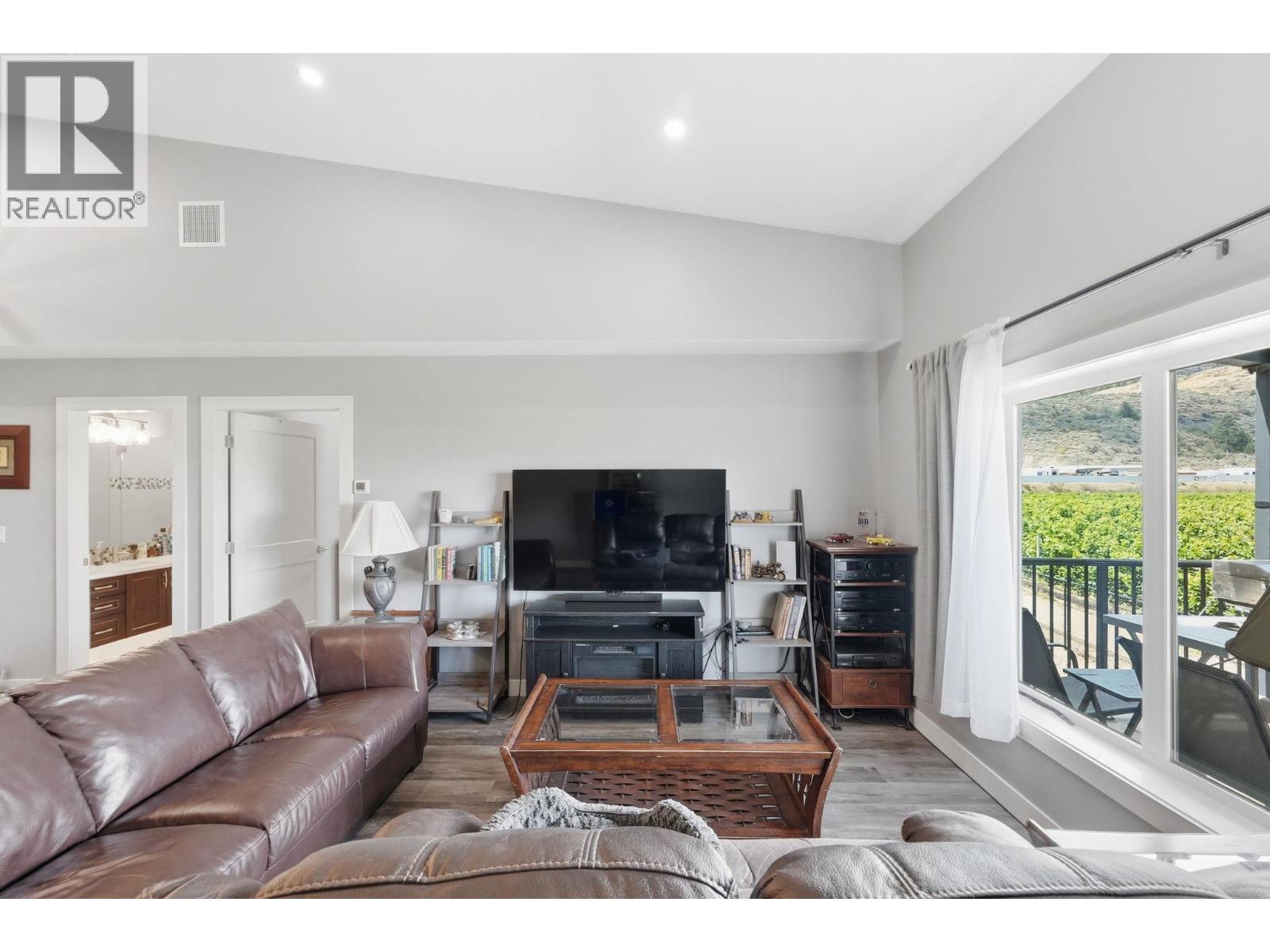 32 Empire Street Unit# 4, Osoyoos, British Columbia  V0H 1V5 - Photo 11 - 10373914