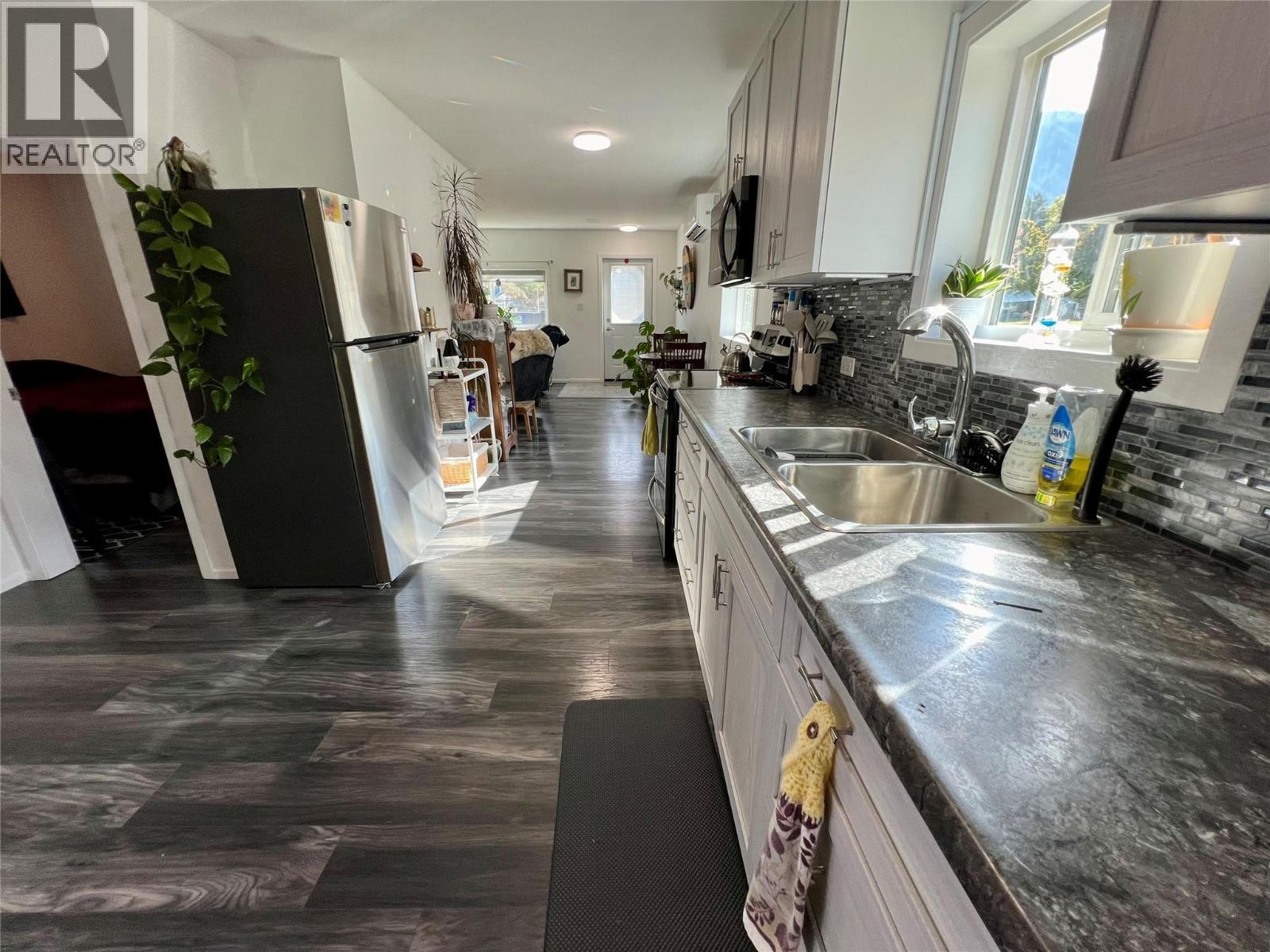 515 Main Street, Slocan, British Columbia  V0G 2C0 - Photo 11 - 10373988