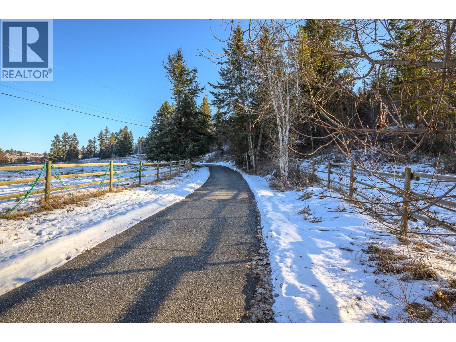 5860 Learmouth Road, Lavington, British Columbia  V1B 3E6 - Photo 2 - 10374014