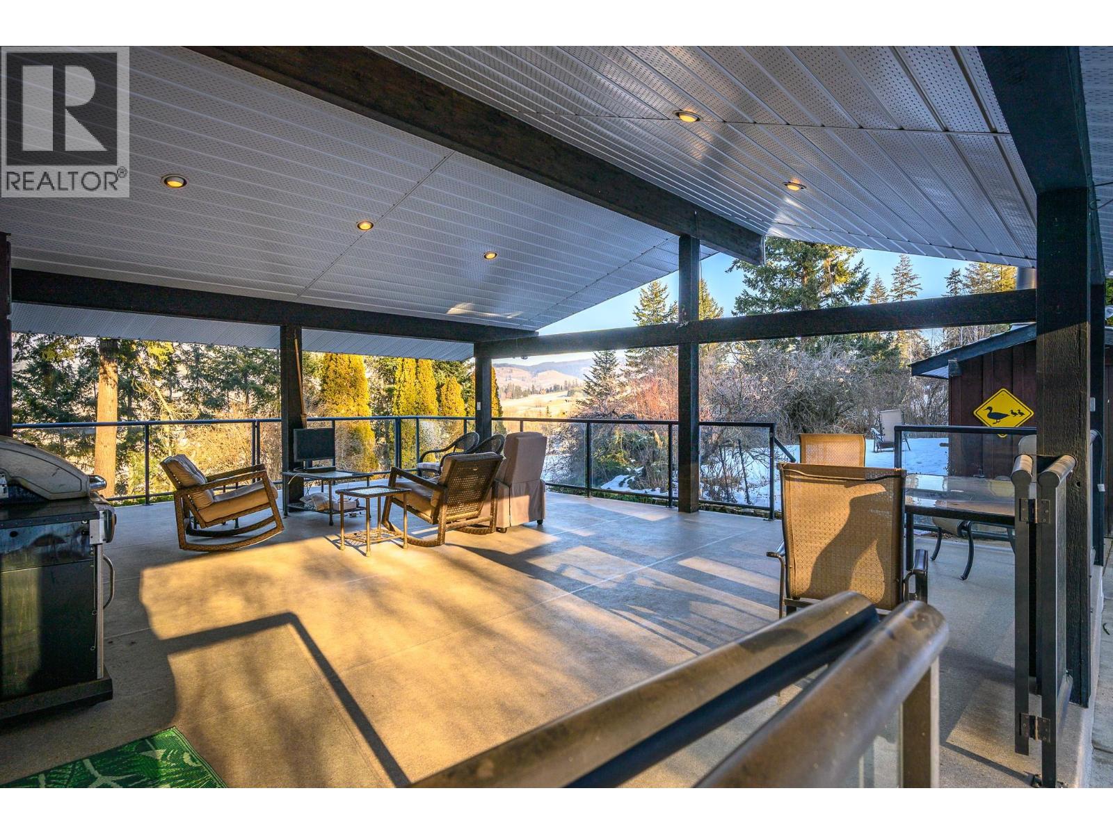 5860 Learmouth Road, Lavington, British Columbia  V1B 3E6 - Photo 39 - 10374014