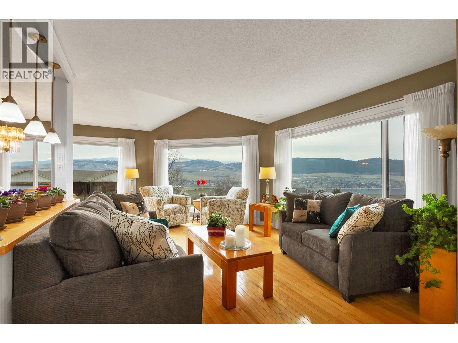 7020 Lakeridge Drive, Vernon, British Columbia  V1H 1P5 - Photo 8 - 10374013