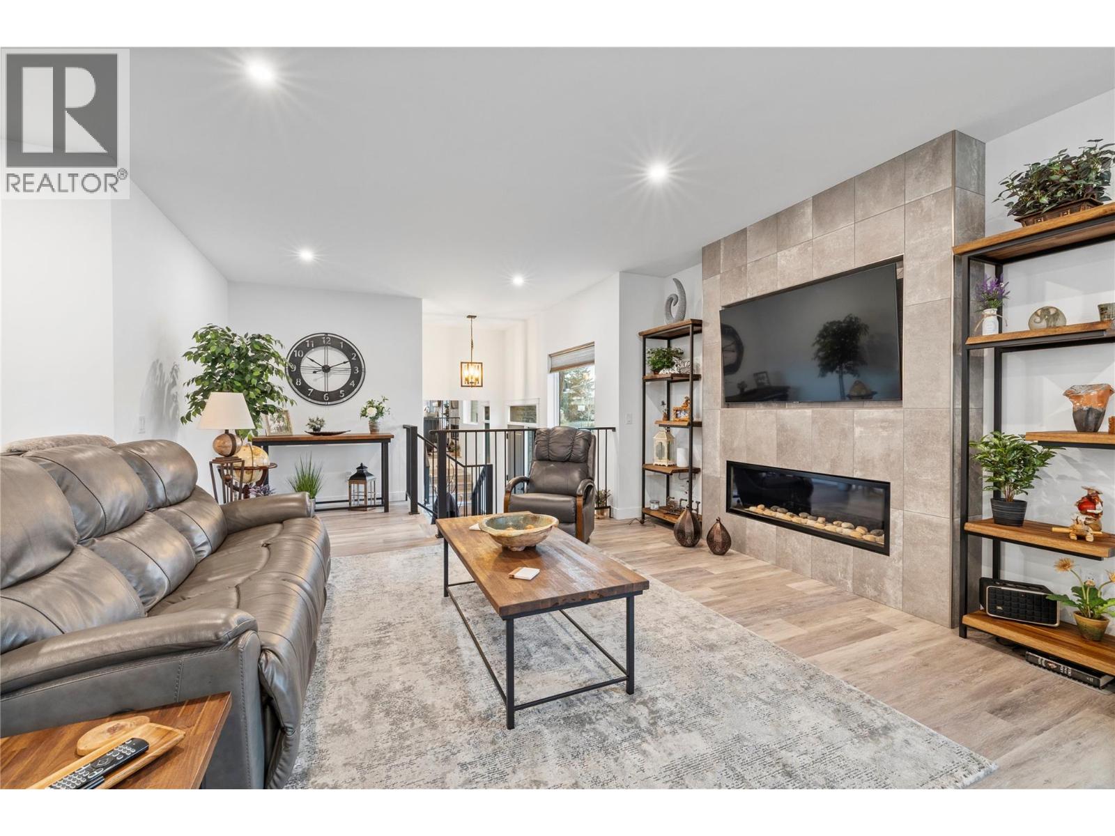 714 Lake Court, West Kelowna, British Columbia  V1Z 1H6 - Photo 3 - 10373758