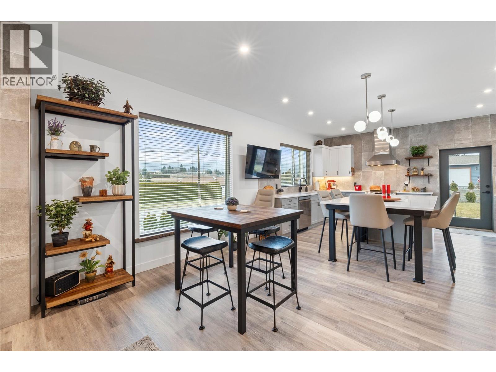 714 Lake Court, West Kelowna, British Columbia  V1Z 1H6 - Photo 4 - 10373758