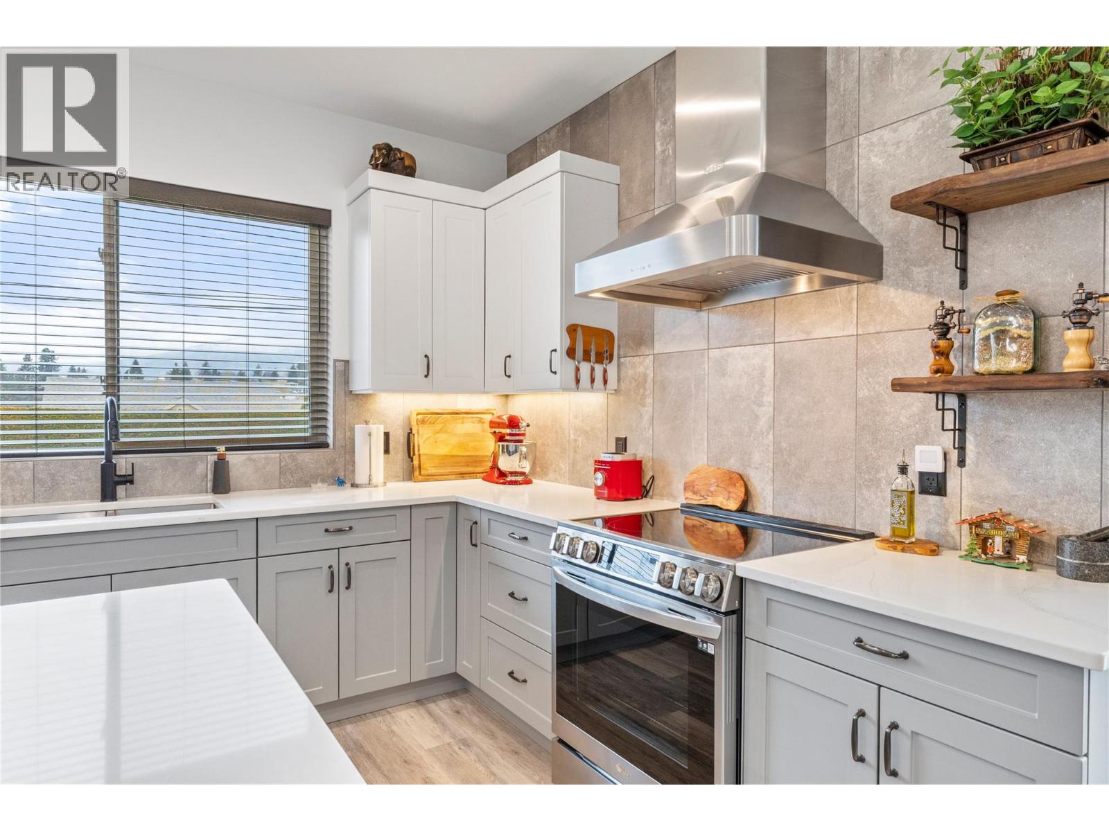 714 Lake Court, West Kelowna, British Columbia  V1Z 1H6 - Photo 9 - 10373758