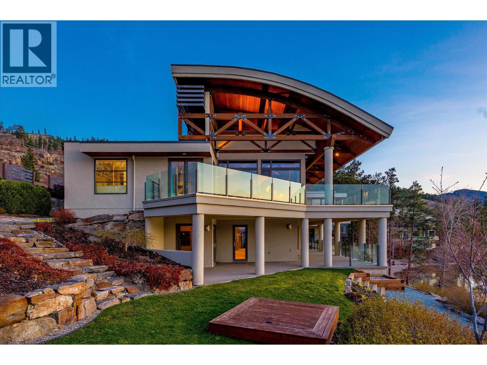 5560 Lakeshore Road, kelowna, British Columbia