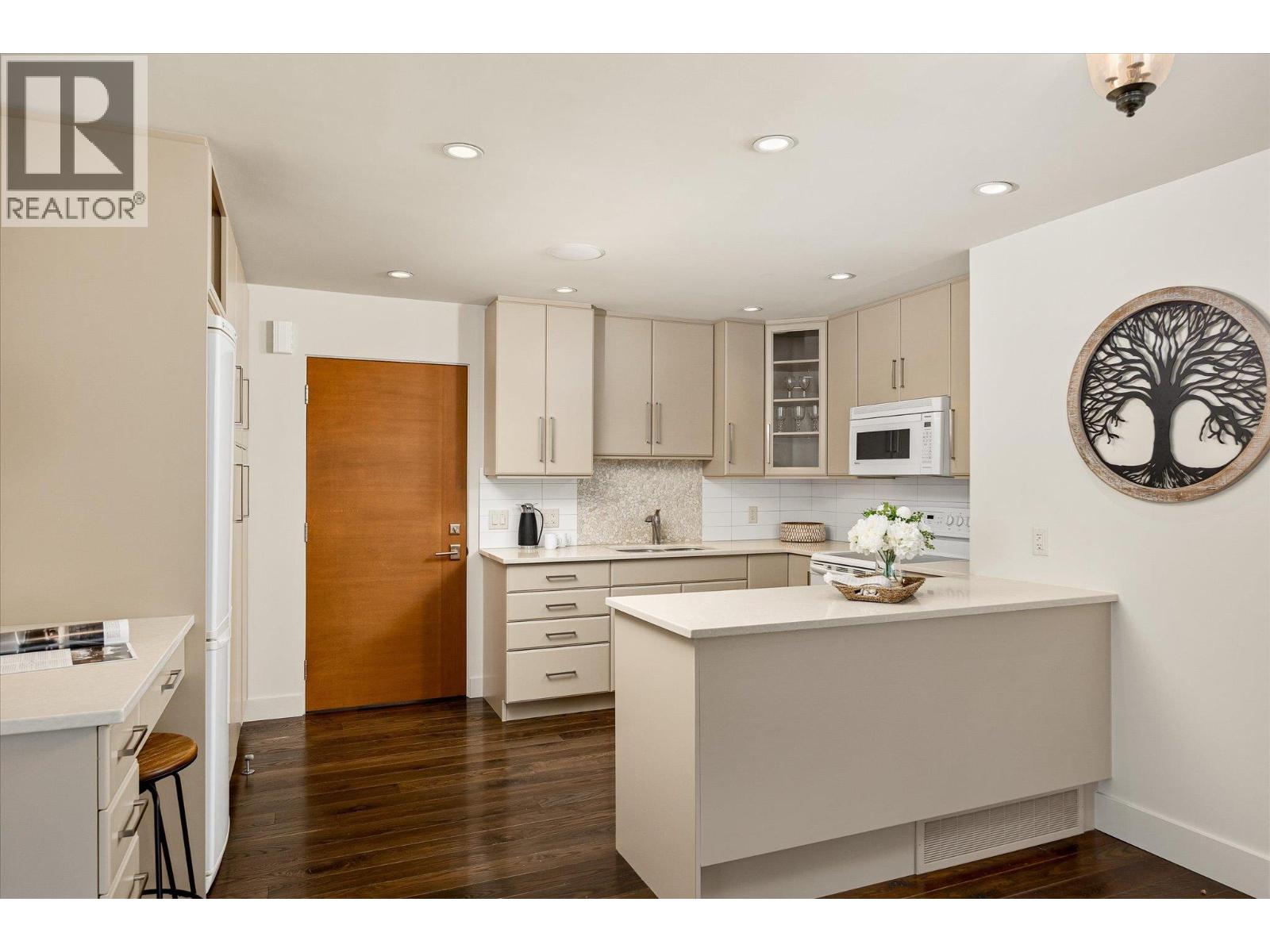 5560 Lakeshore Road, Kelowna, British Columbia  V1W 4J4 - Photo 35 - 10373964