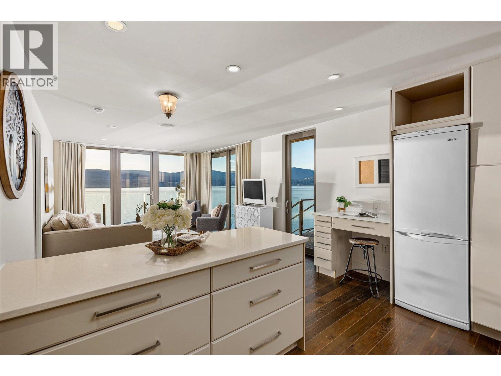5560 Lakeshore Road, Kelowna, British Columbia  V1W 4J4 - Photo 37 - 10373964