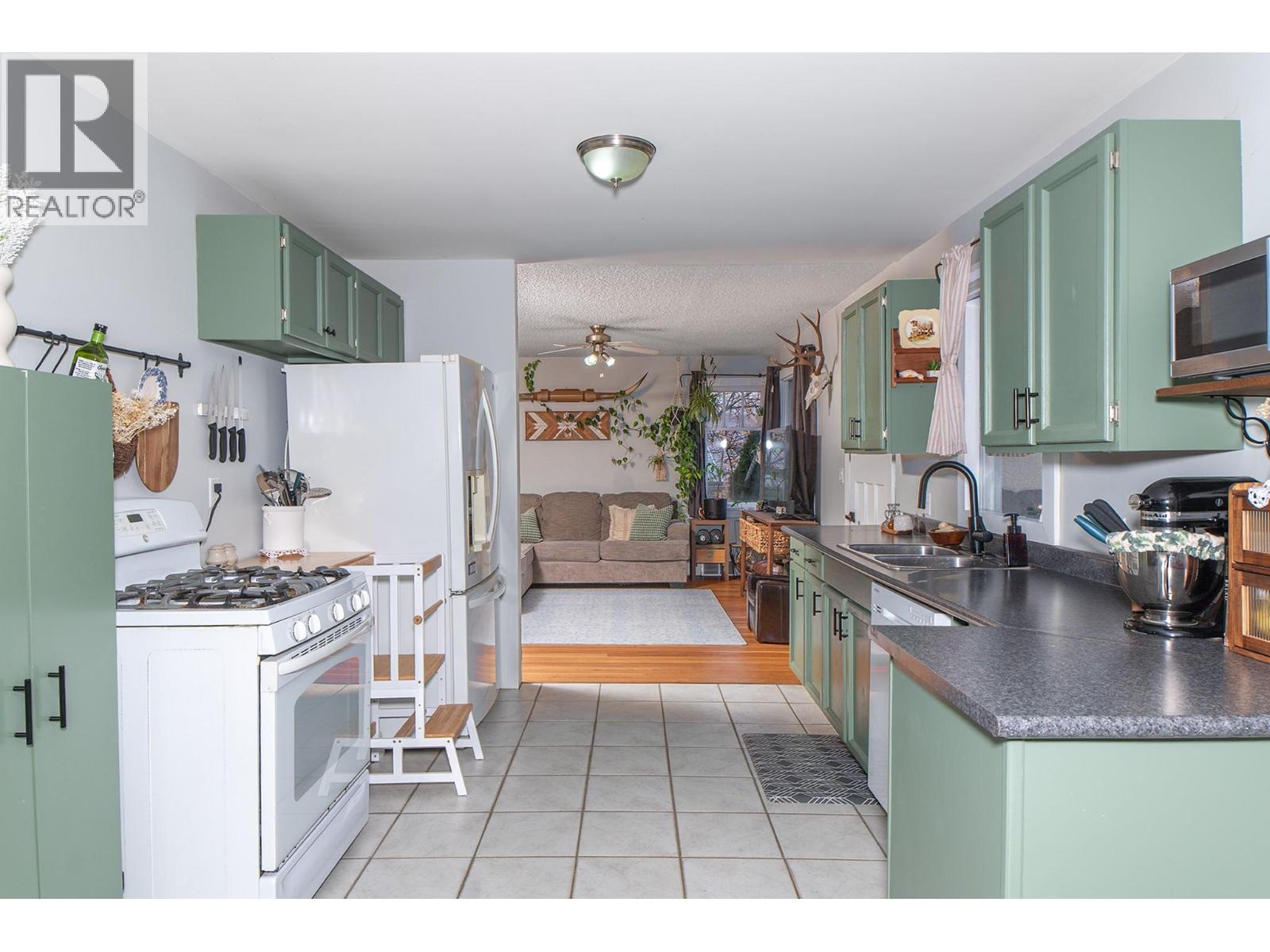 809 Scott Street, Creston, British Columbia  V0B 1G4 - Photo 4 - 10373854