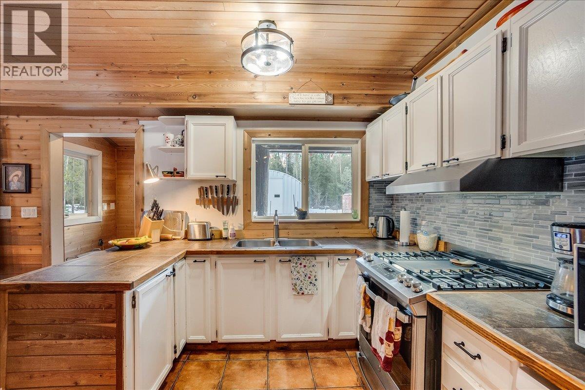 4453 Passmore Upper Road, Passmore, British Columbia  V0G 2J0 - Photo 15 - 10373819