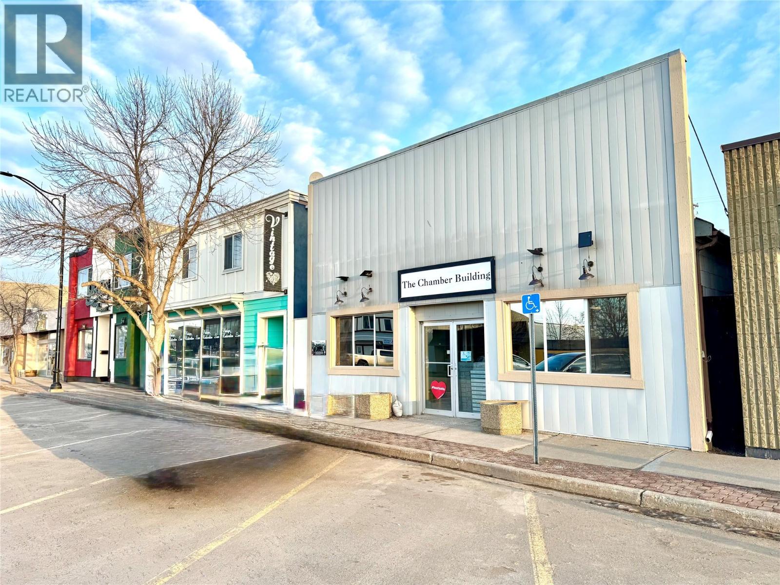 904 102 Avenue, Dawson Creek, British Columbia  V1G 2B7 - Photo 1 - 10374207