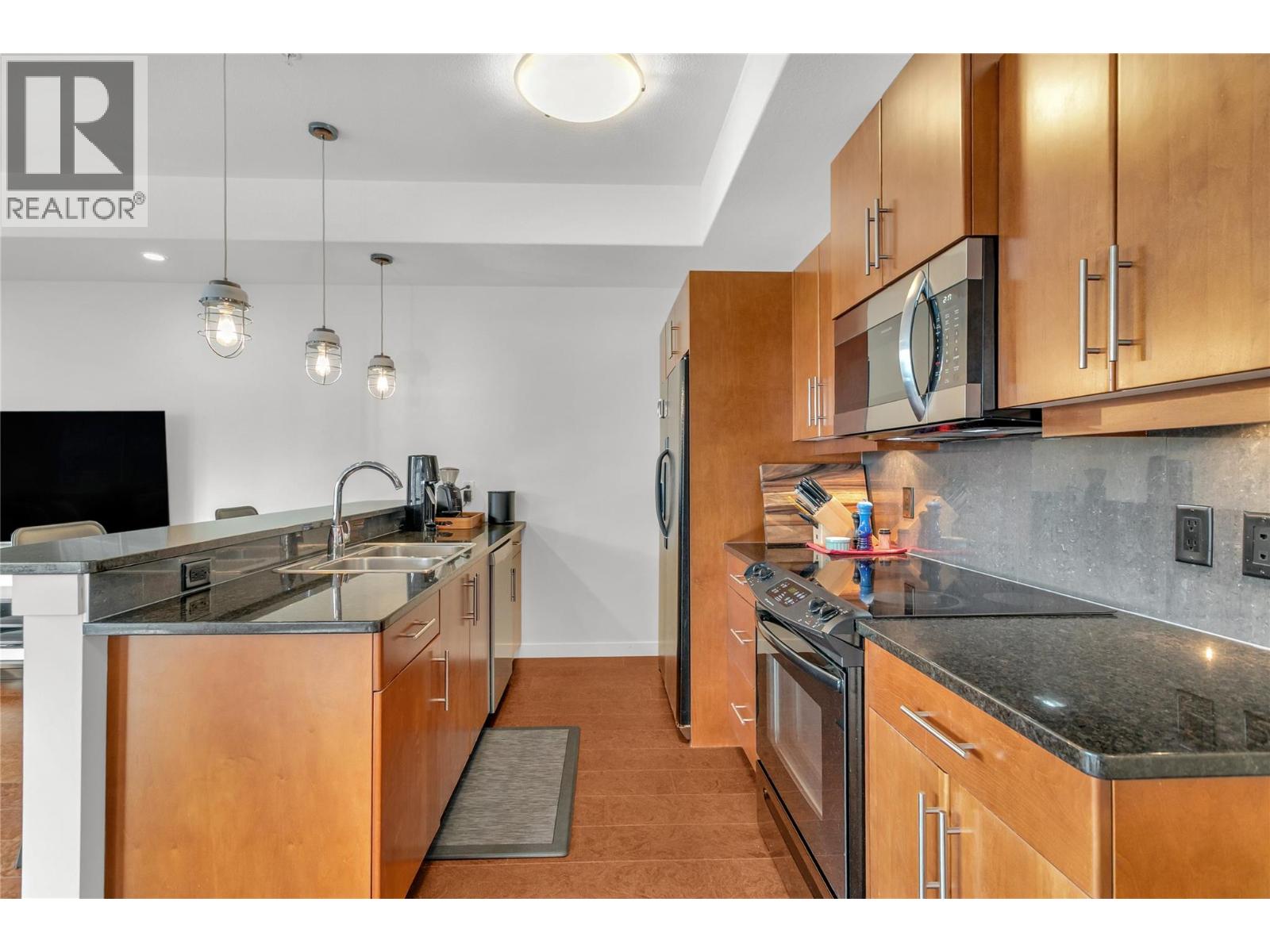 1933 Ambrosi Road Unit# 311, Kelowna, British Columbia  V1Y 4S1 - Photo 12 - 10374254