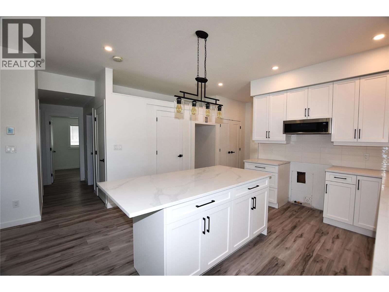 592 Nighthawk Avenue, Vernon, British Columbia  V1H 2A1 - Photo 10 - 10374167