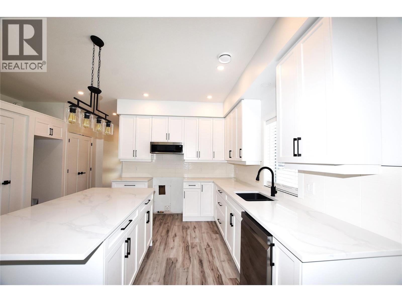 592 Nighthawk Avenue, Vernon, British Columbia  V1H 2A1 - Photo 11 - 10374167