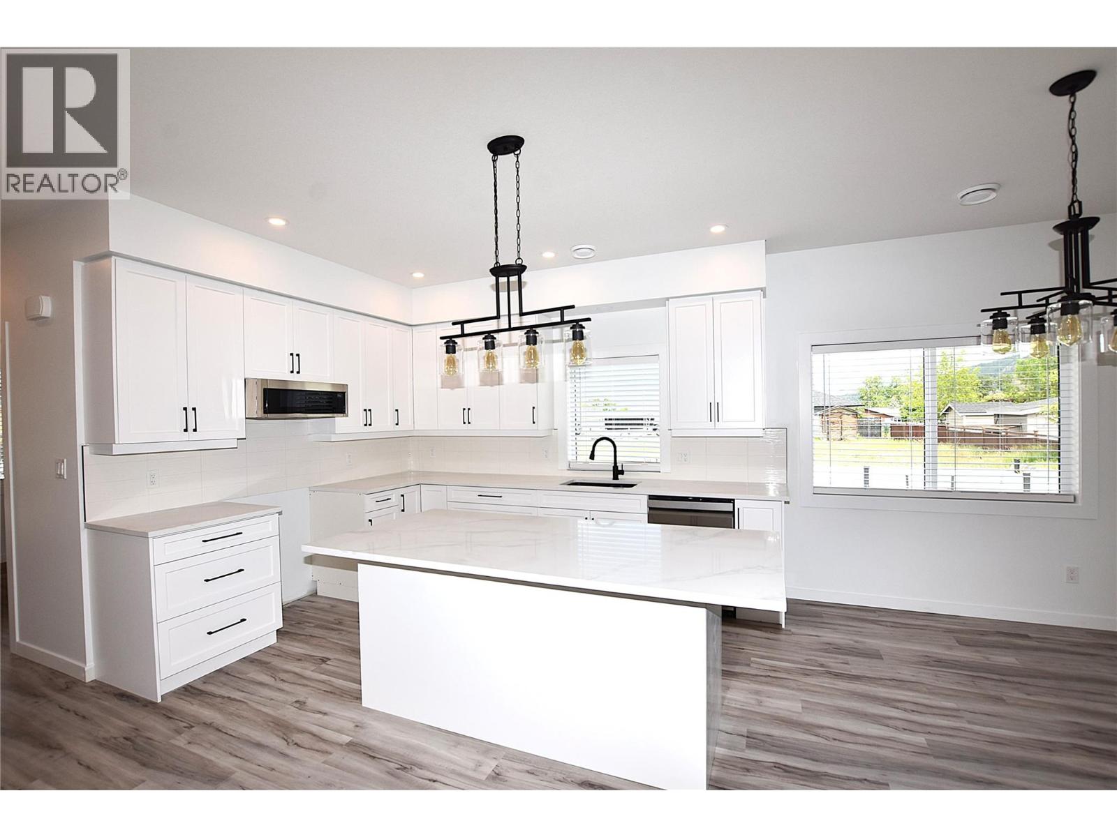 592 Nighthawk Avenue, Vernon, British Columbia  V1H 2A1 - Photo 12 - 10374167