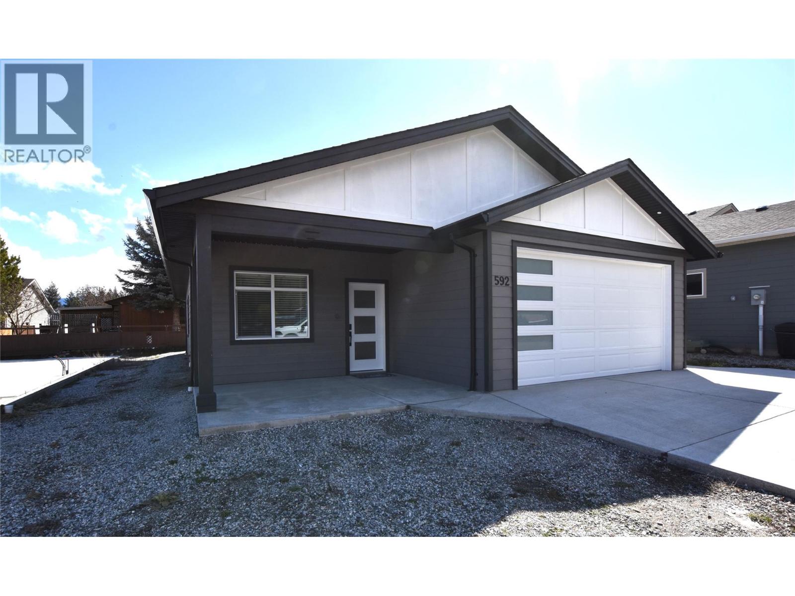 592 Nighthawk Avenue, Vernon, British Columbia  V1H 2A1 - Photo 2 - 10374167