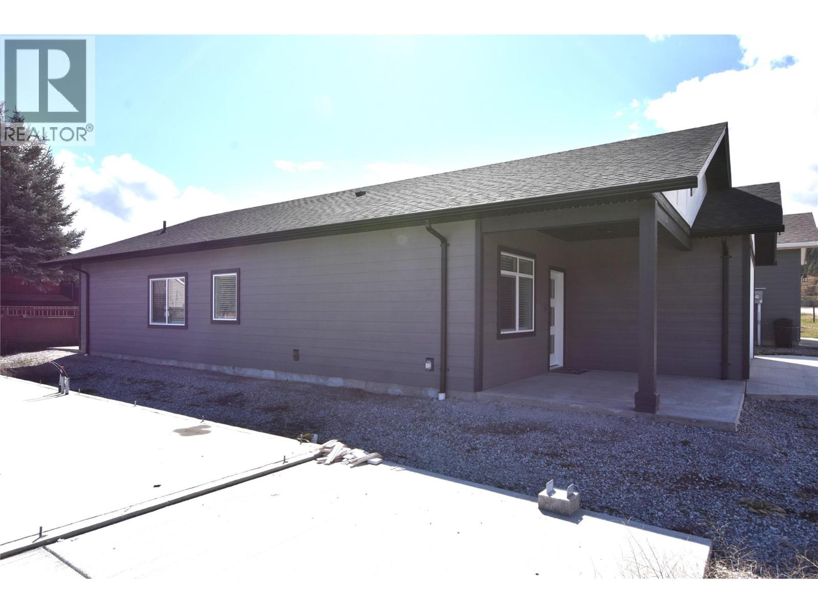 592 Nighthawk Avenue, Vernon, British Columbia  V1H 2A1 - Photo 4 - 10374167