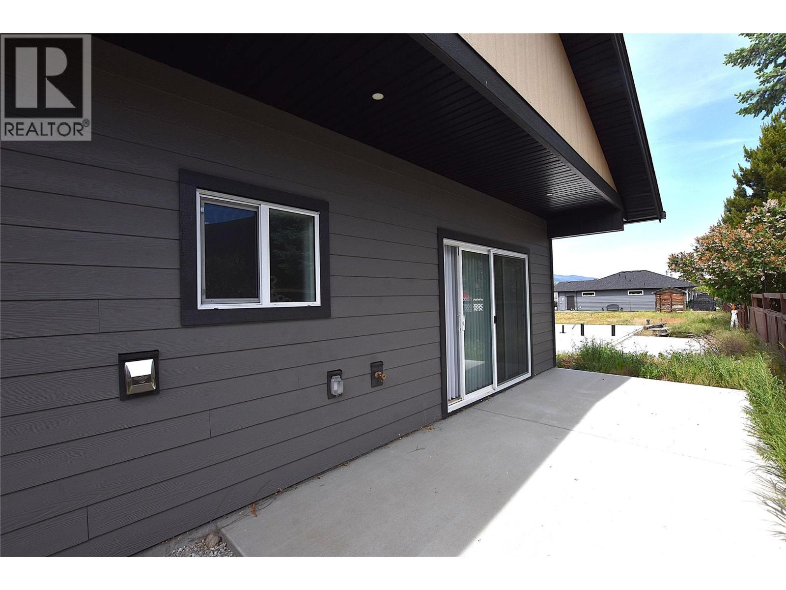 592 Nighthawk Avenue, Vernon, British Columbia  V1H 2A1 - Photo 5 - 10374167