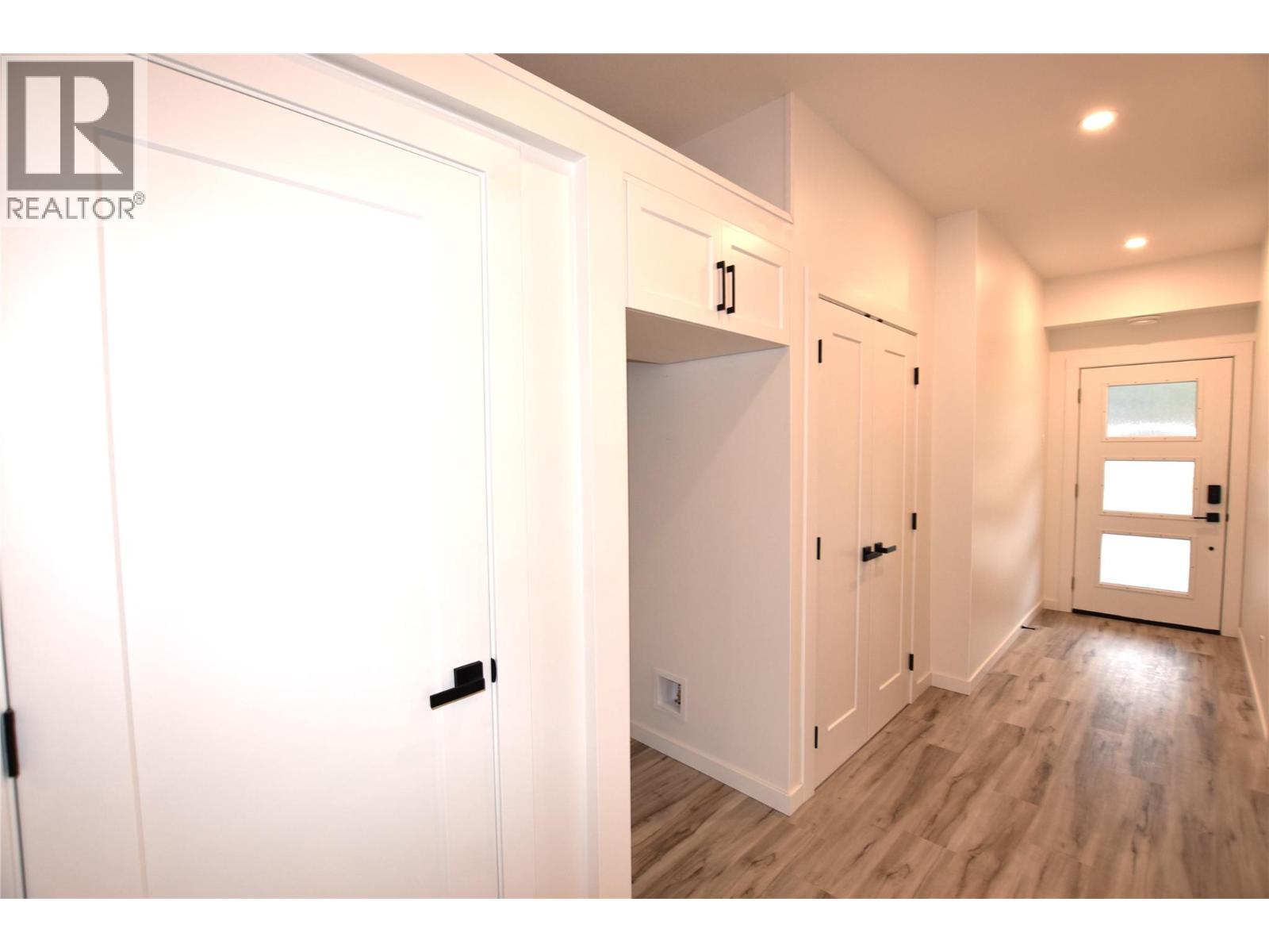 592 Nighthawk Avenue, Vernon, British Columbia  V1H 2A1 - Photo 8 - 10374167