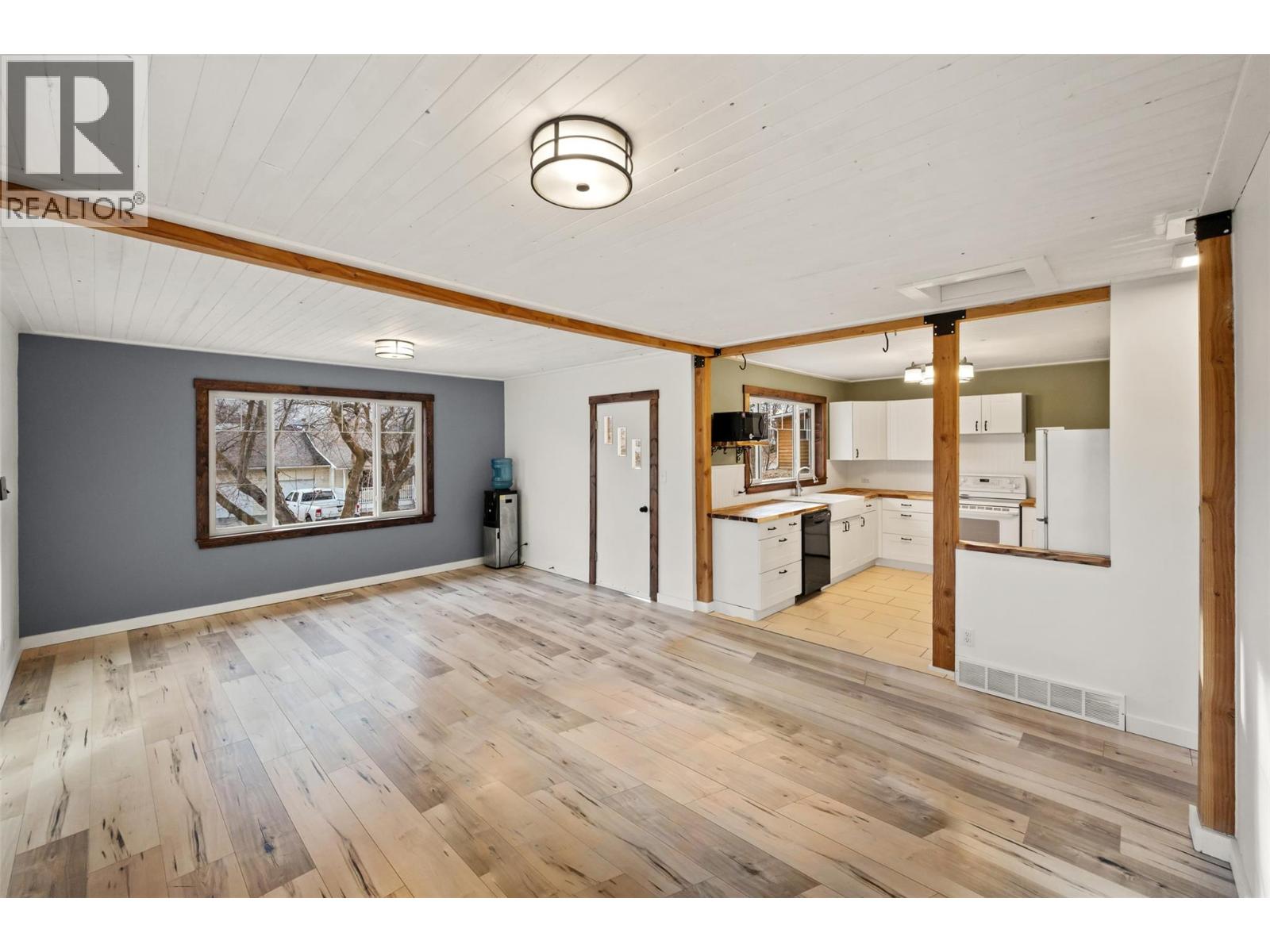 6470 Hollow Street, Oliver, British Columbia  V0H 1T0 - Photo 2 - 10374175