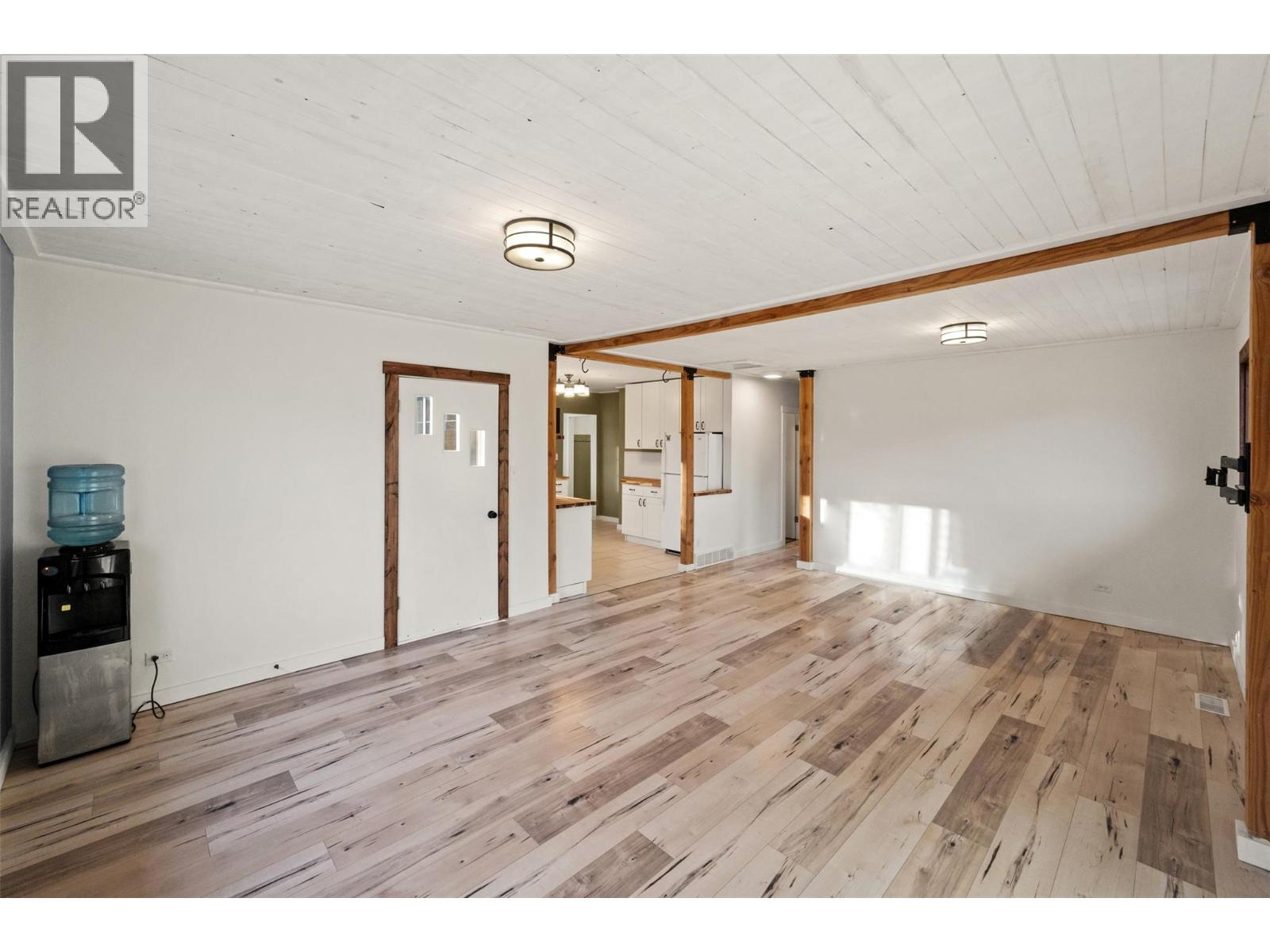 6470 Hollow Street, Oliver, British Columbia  V0H 1T0 - Photo 3 - 10374175