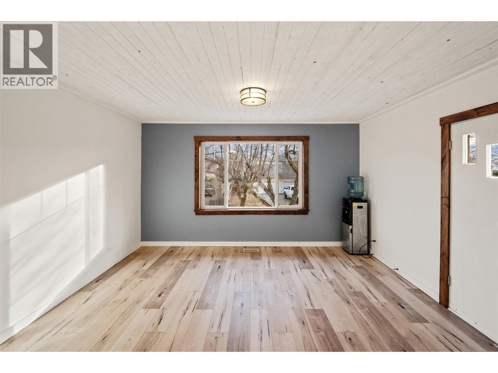 6470 Hollow Street, Oliver, British Columbia  V0H 1T0 - Photo 5 - 10374175